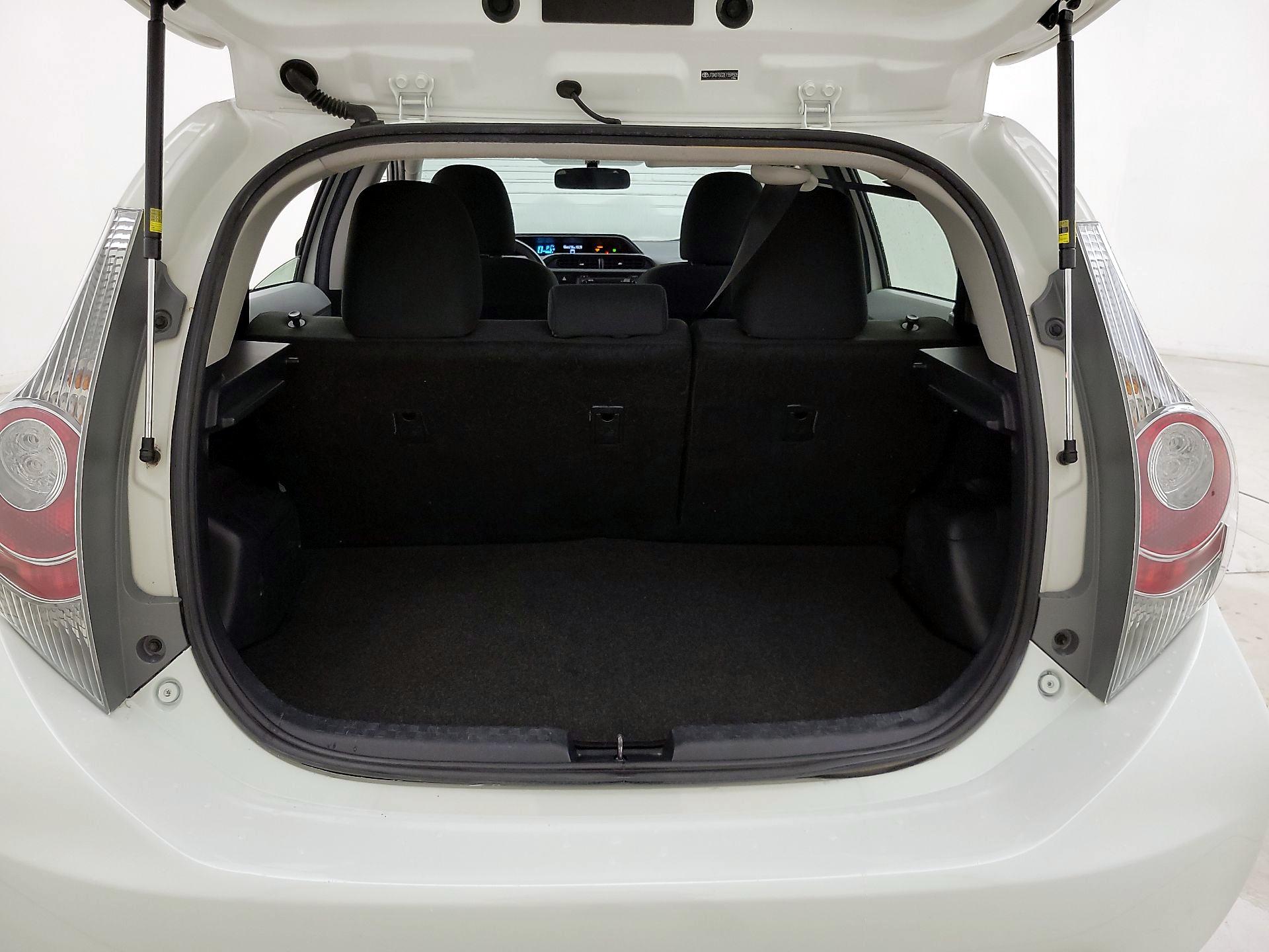 Thumbnail: 2014 Toyota Prius c - 19