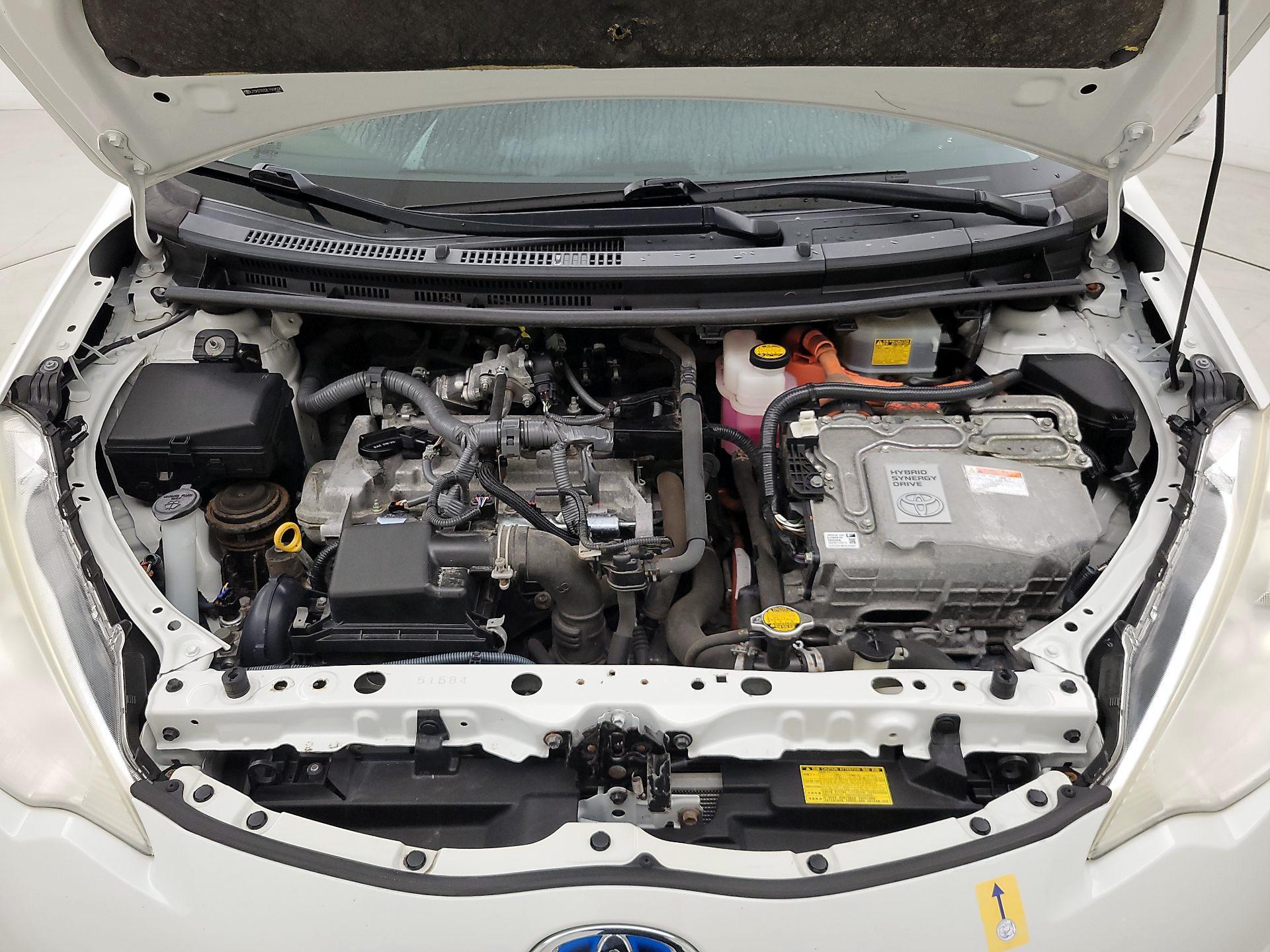 Thumbnail: 2014 Toyota Prius c - 20