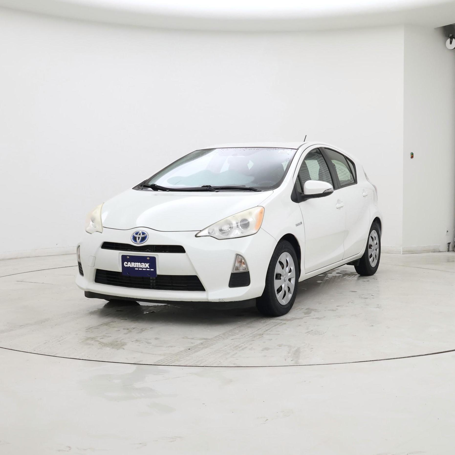 Thumbnail: 2014 Toyota Prius c - 4