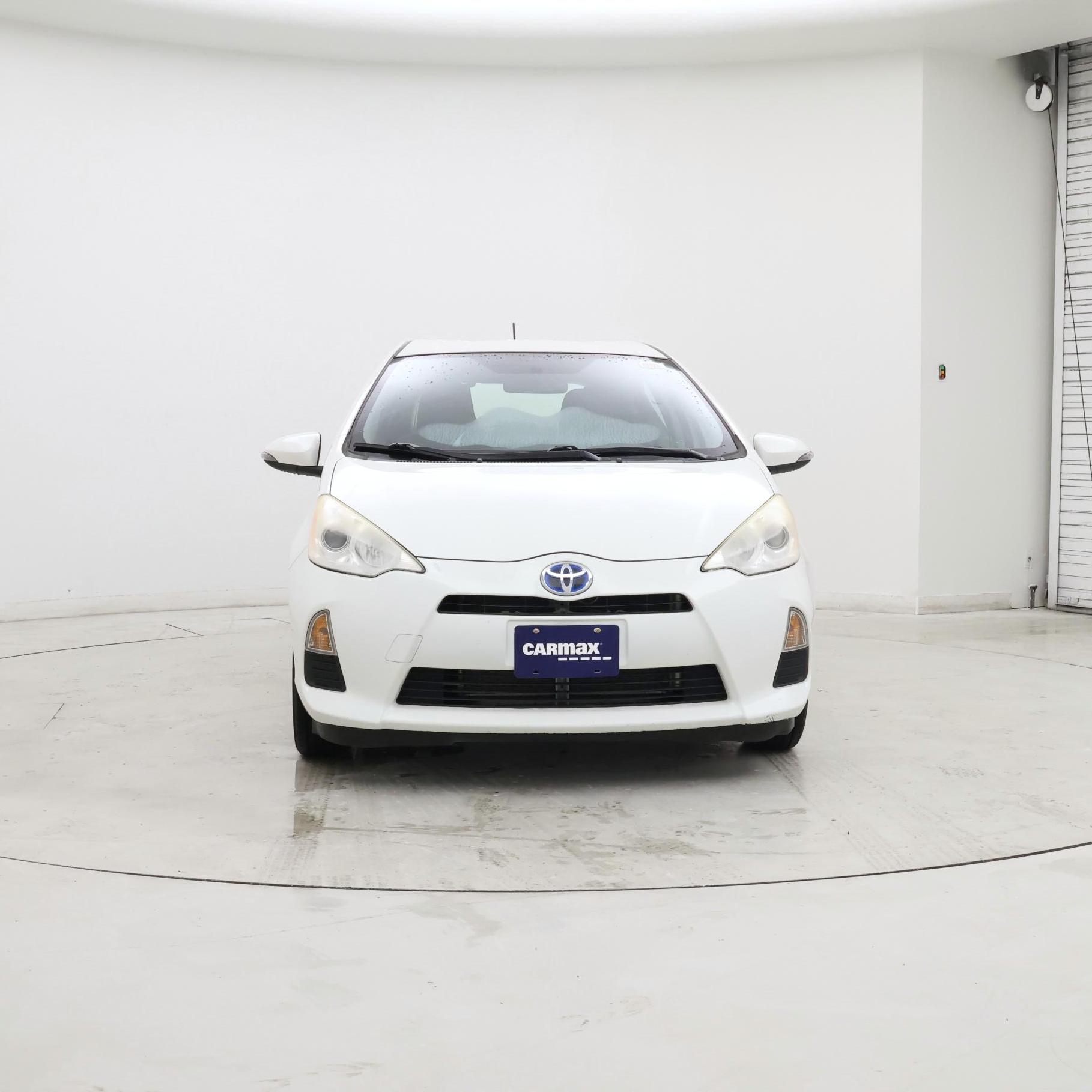 Thumbnail: 2014 Toyota Prius c - 5