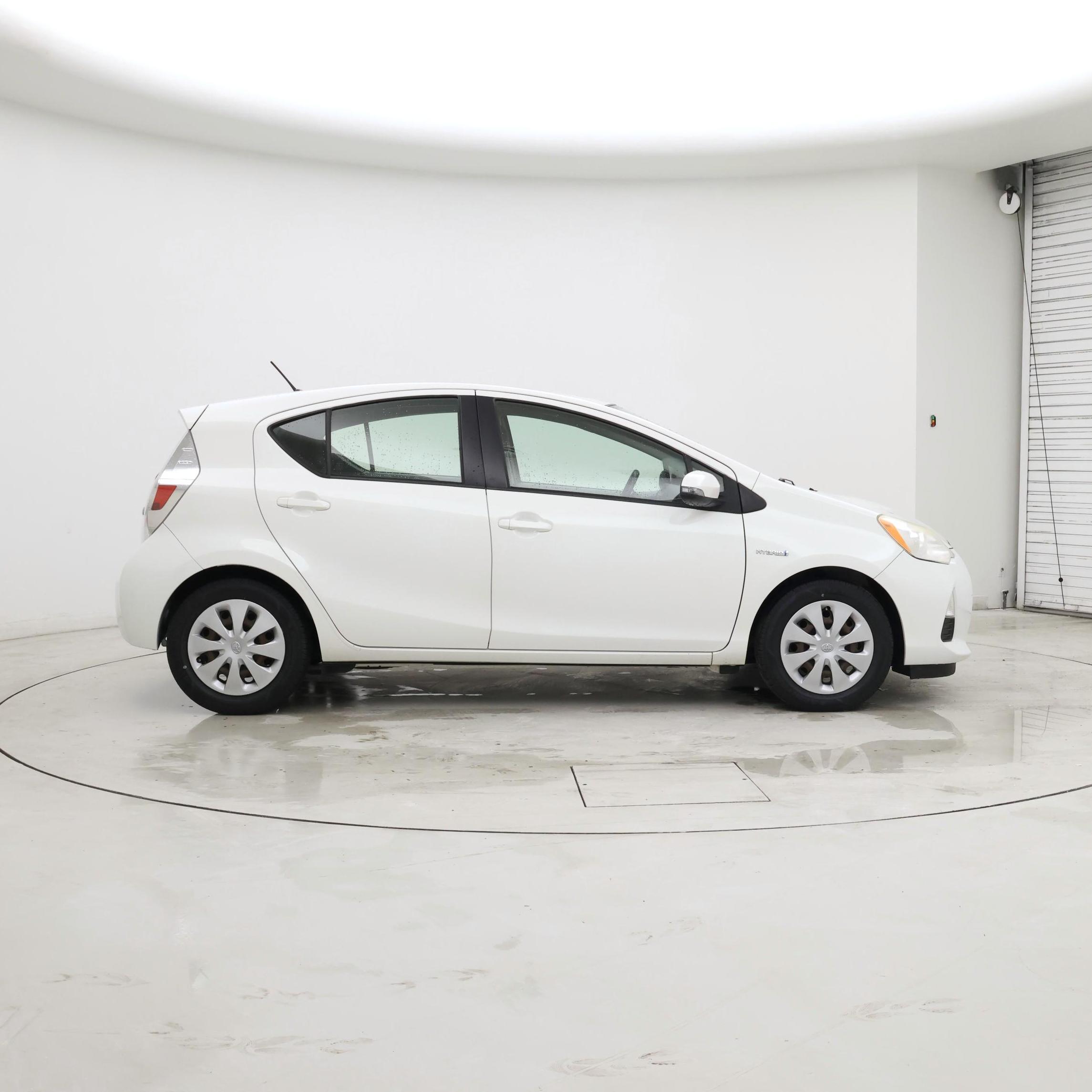 Thumbnail: 2014 Toyota Prius c - 7