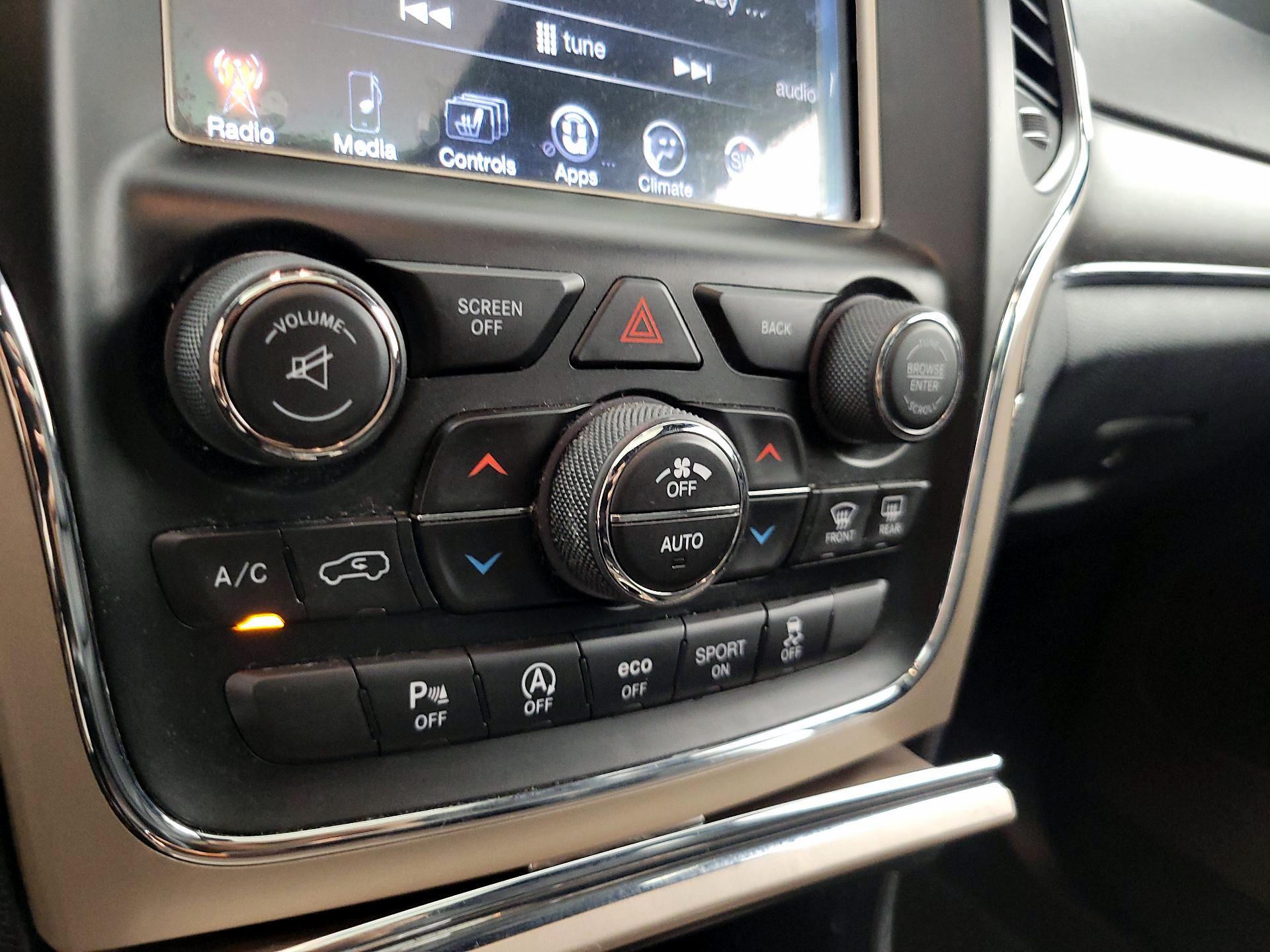 Thumbnail: 2016 Jeep Grand Cherokee - 17