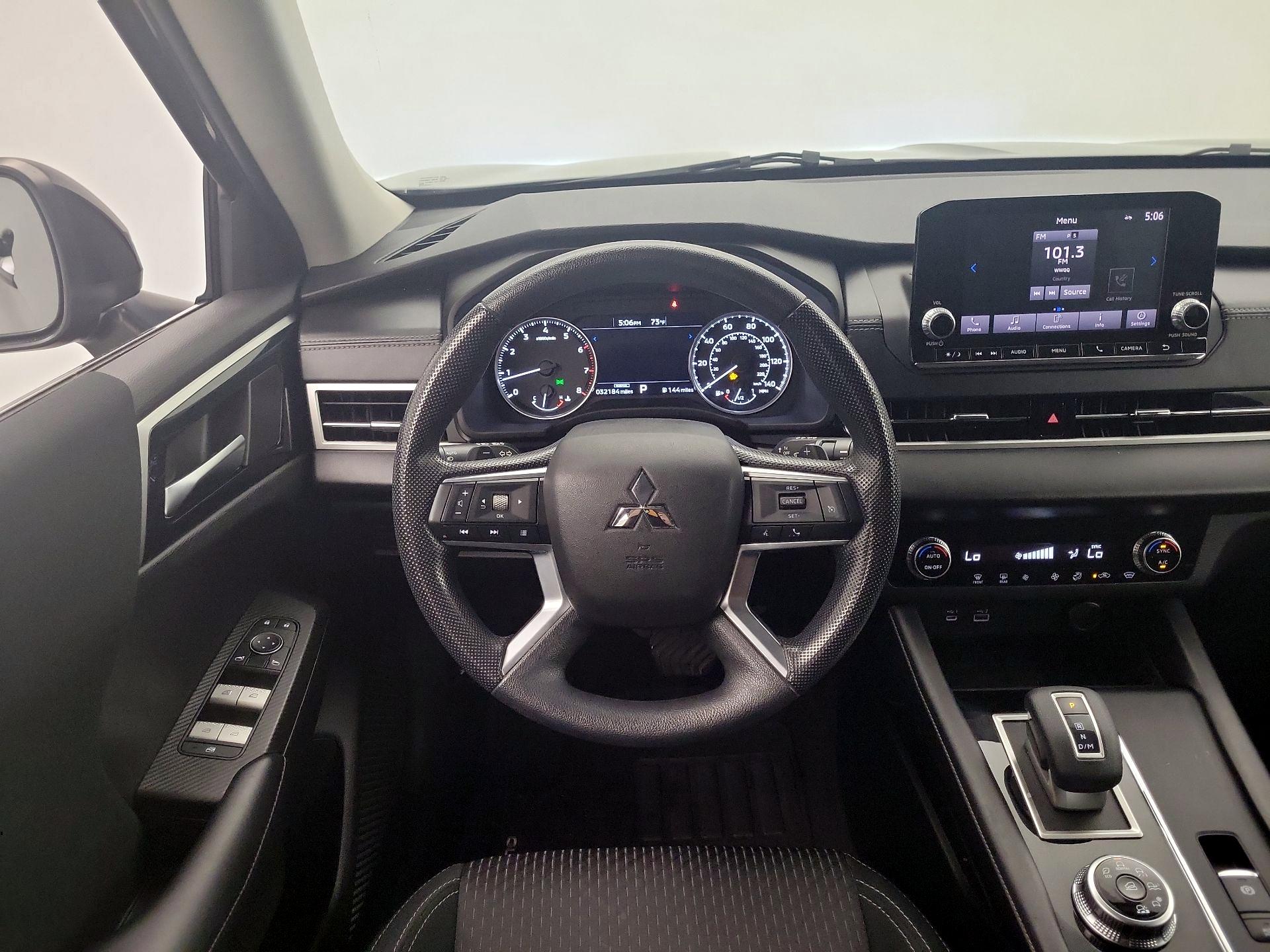 Thumbnail: 2022 Mitsubishi Outlander - 10