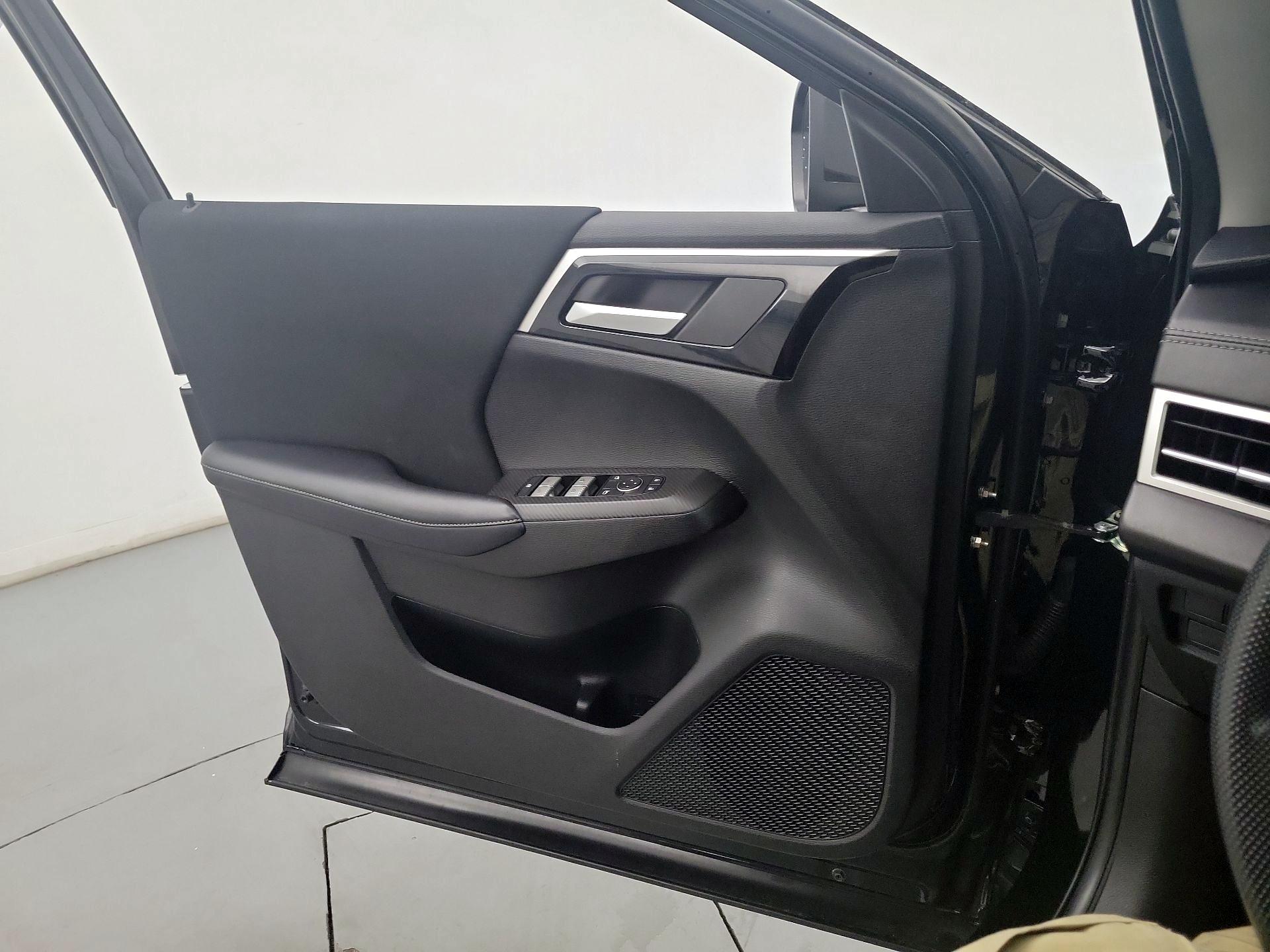 Thumbnail: 2022 Mitsubishi Outlander - 12