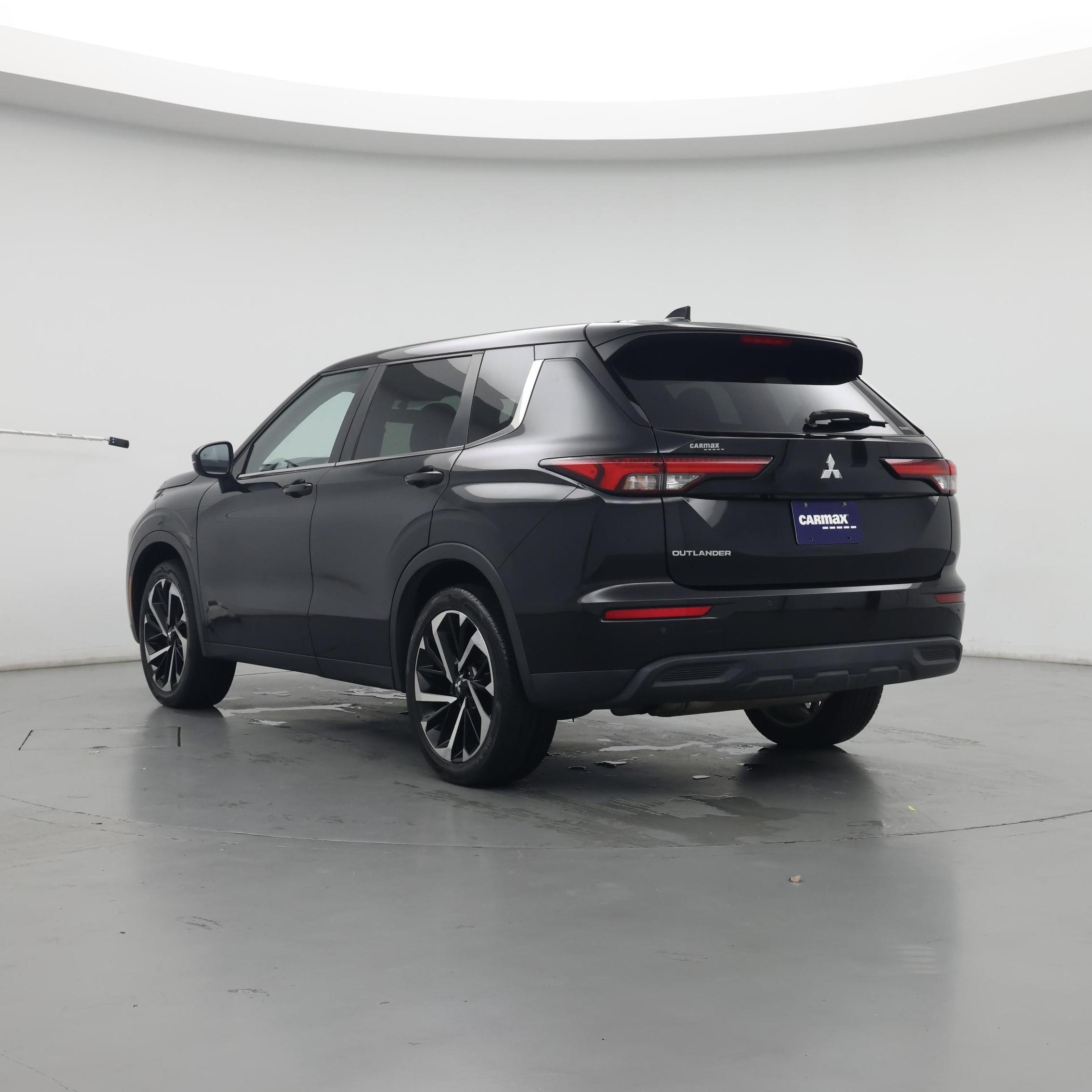 Thumbnail: 2022 Mitsubishi Outlander - 2