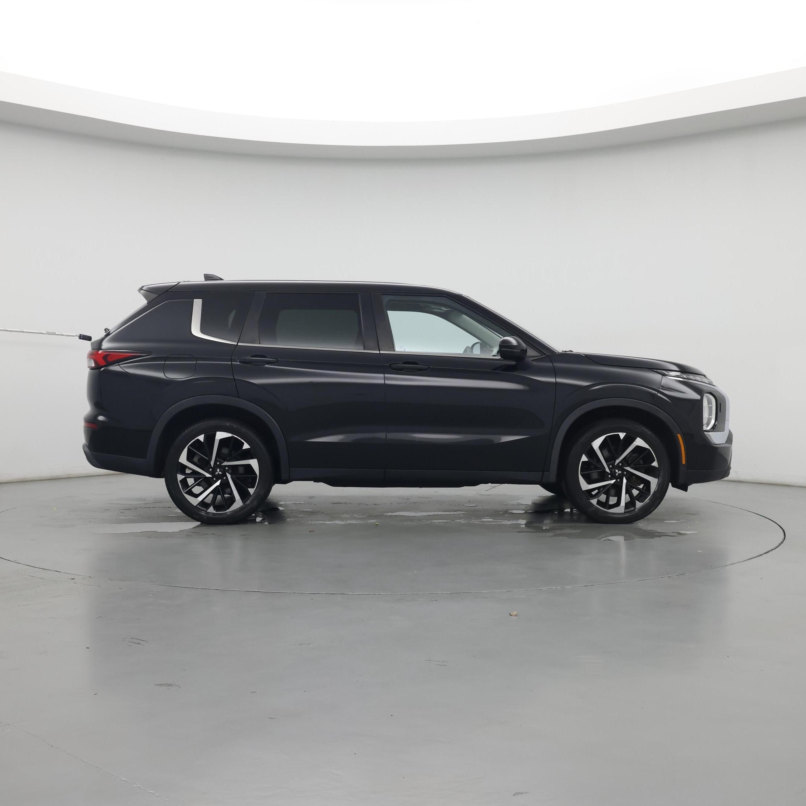 Thumbnail: 2022 Mitsubishi Outlander - 7