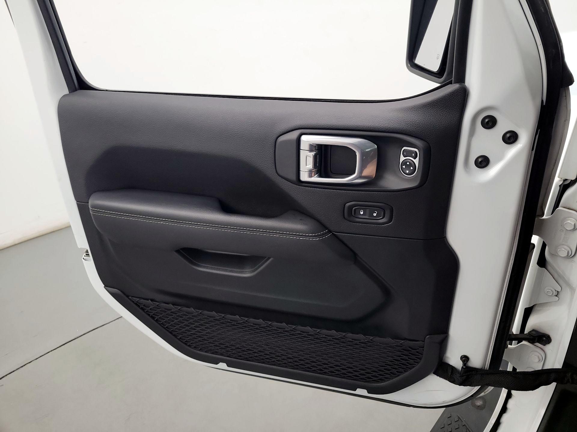 Thumbnail: 2021 Jeep Gladiator - 12