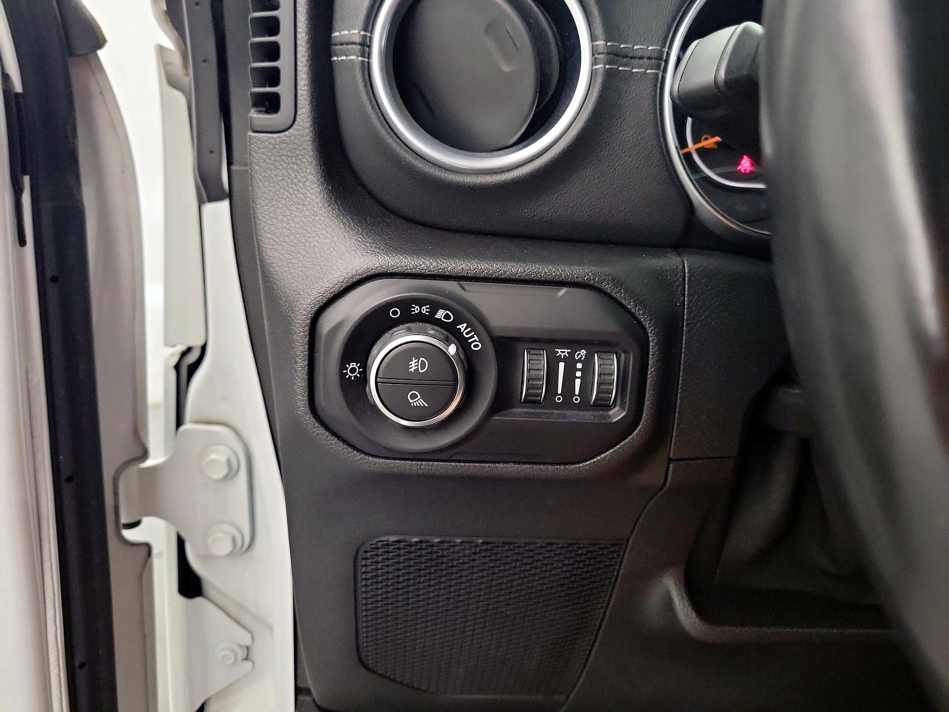 Thumbnail: 2021 Jeep Gladiator - 13