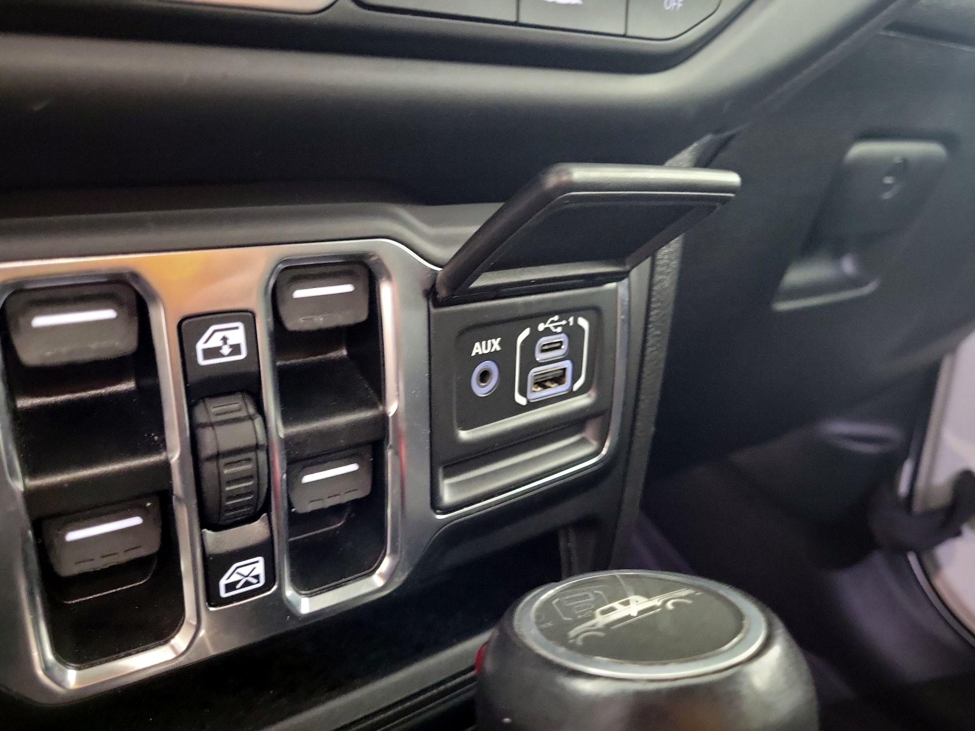 Thumbnail: 2021 Jeep Gladiator - 19