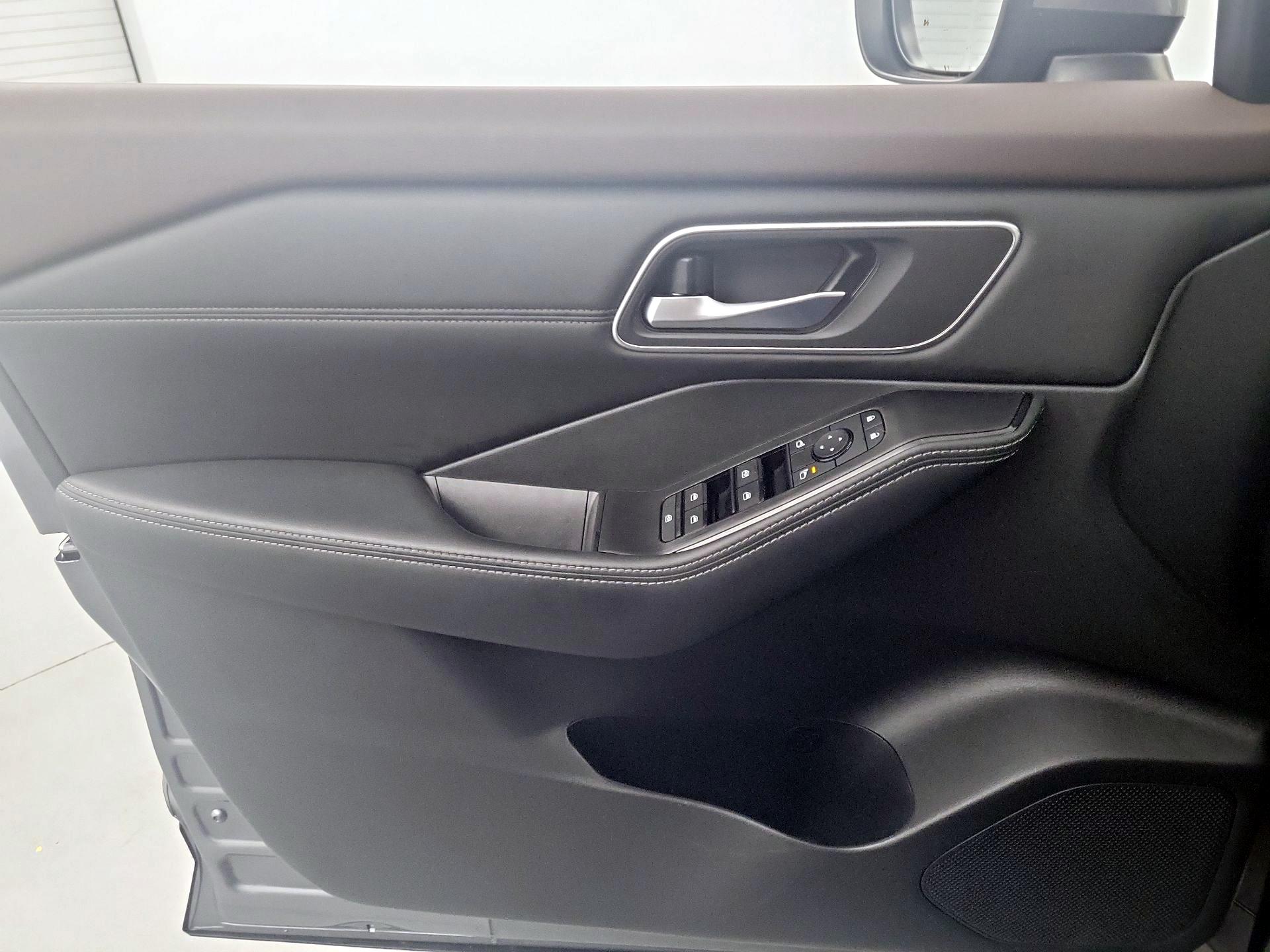 Thumbnail: 2021 Nissan Rogue - 12