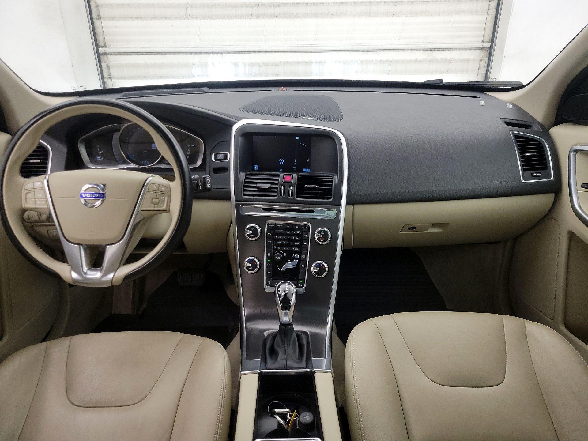 Thumbnail: 2016 Volvo XC60 - 9
