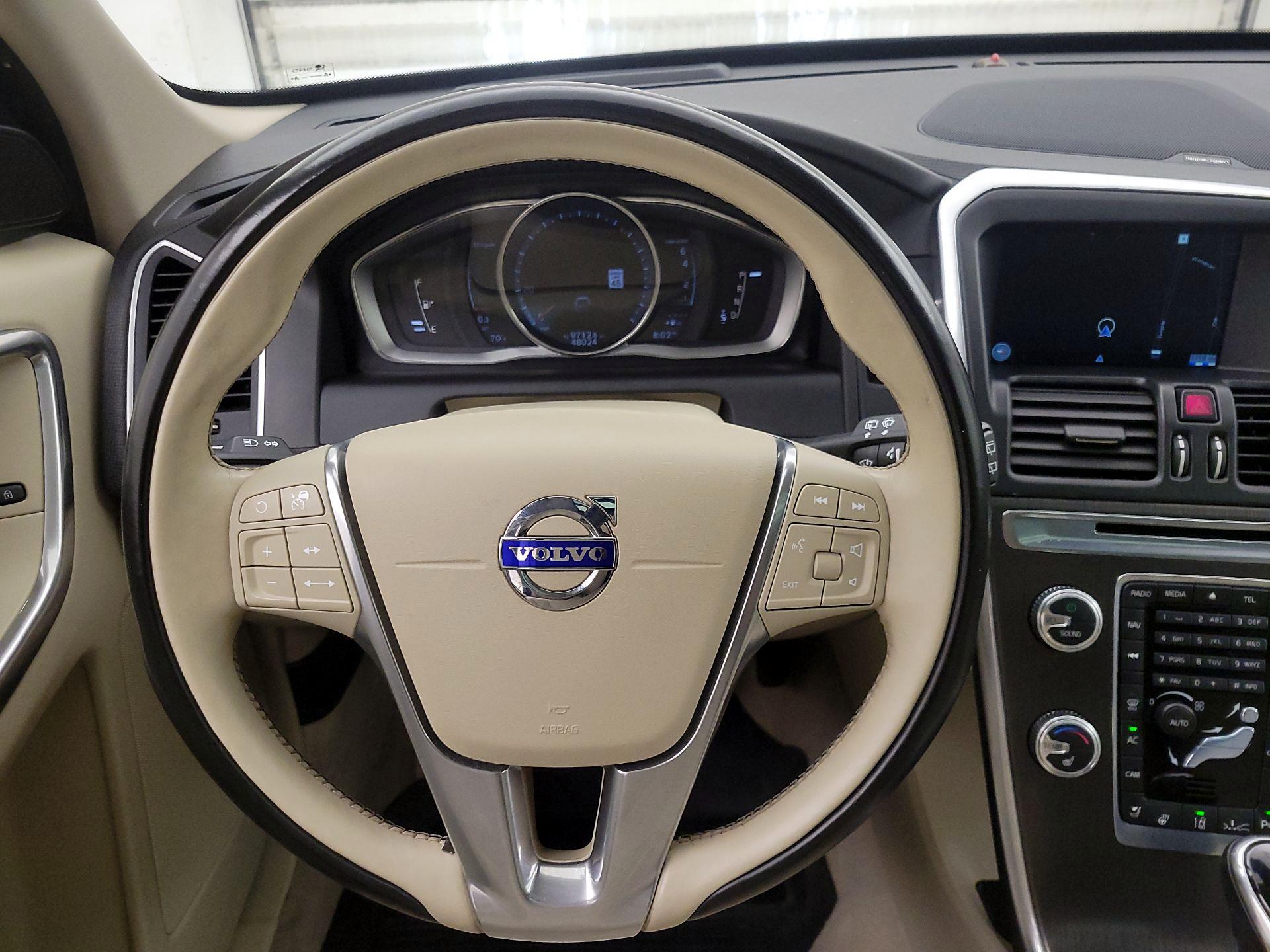 Thumbnail: 2016 Volvo XC60 - 10