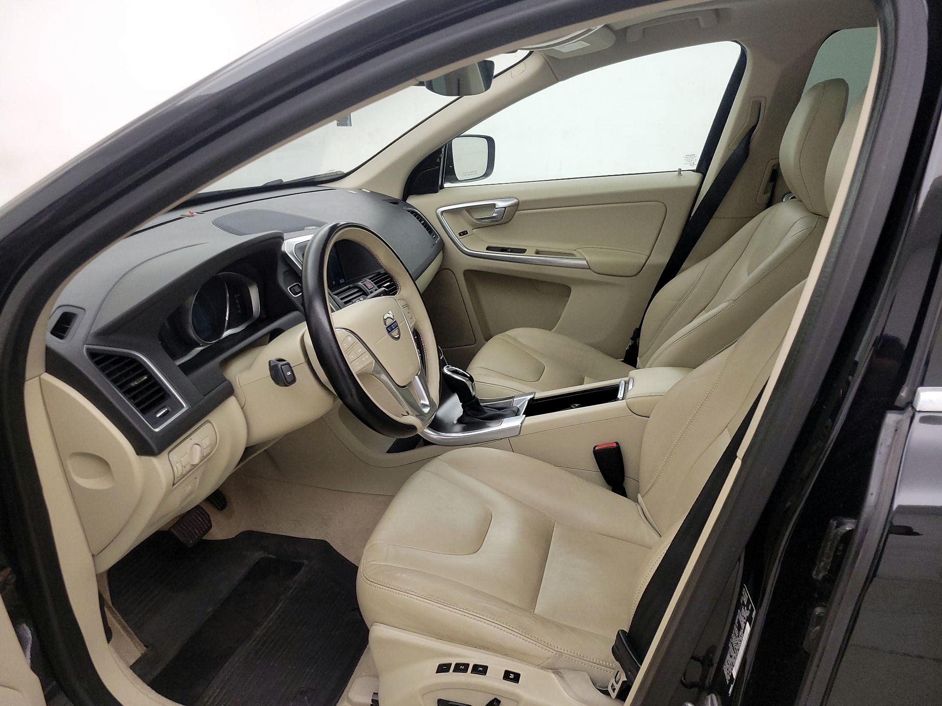 Thumbnail: 2016 Volvo XC60 - 11