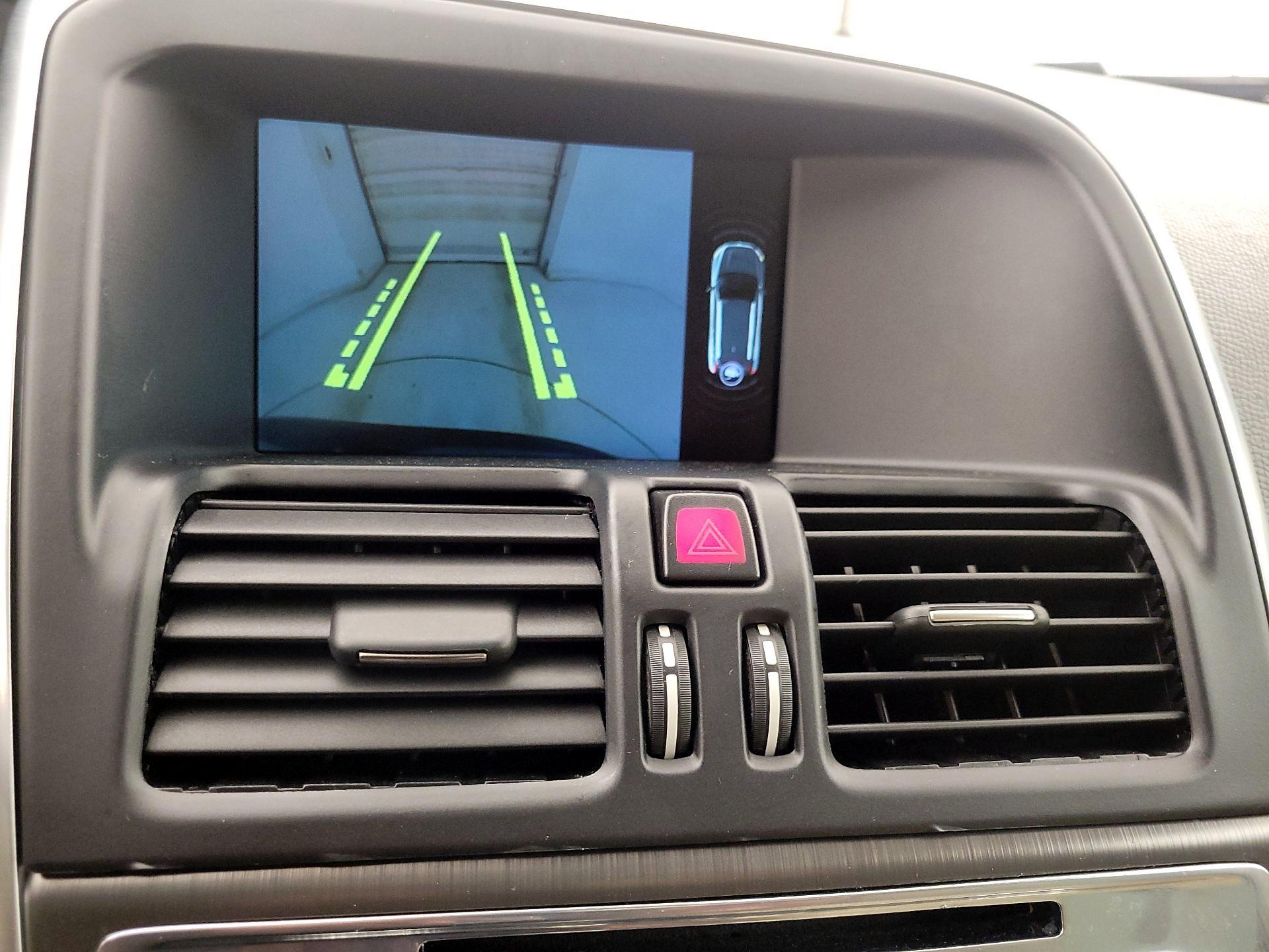 Thumbnail: 2016 Volvo XC60 - 15
