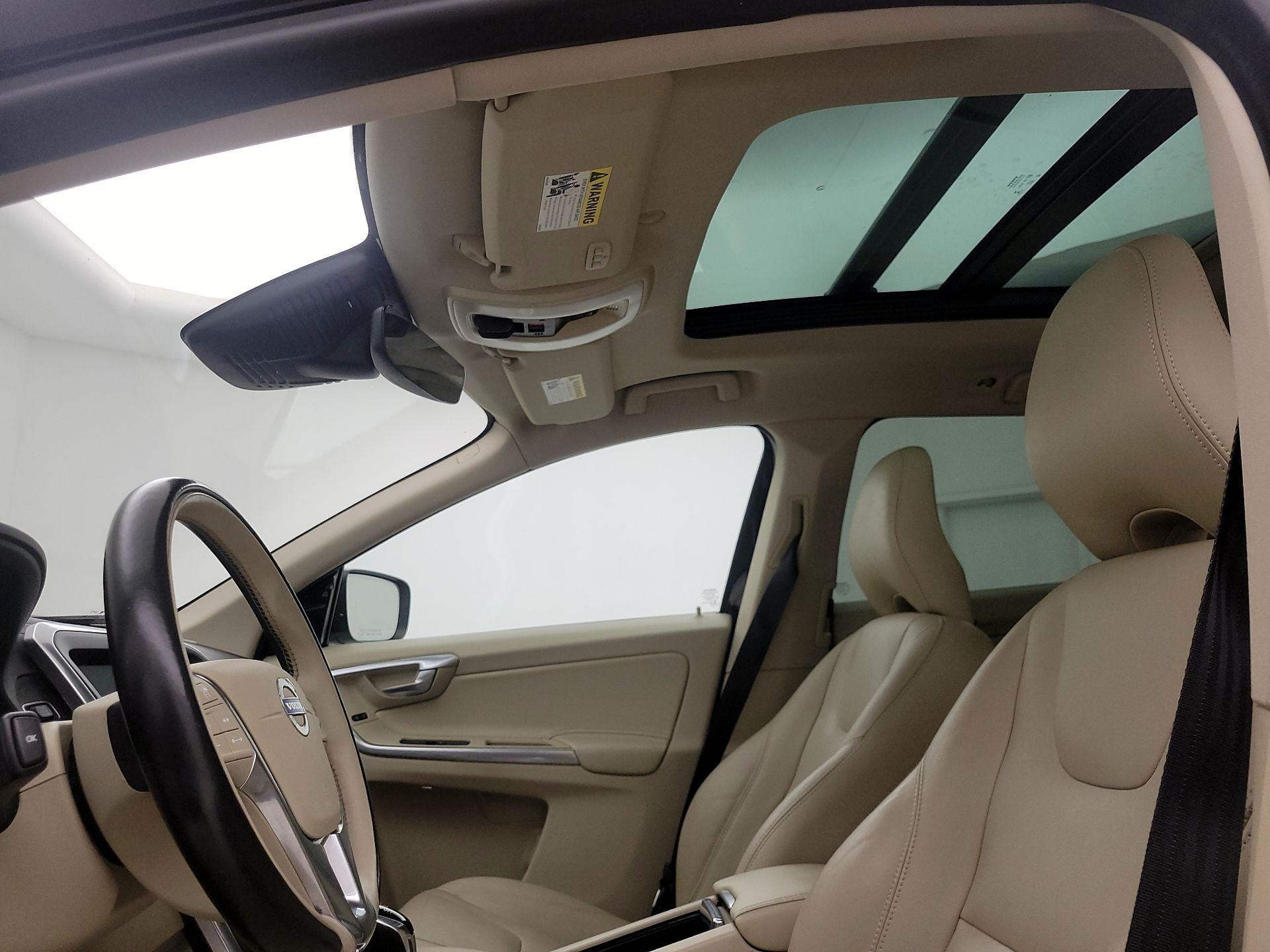Thumbnail: 2016 Volvo XC60 - 20