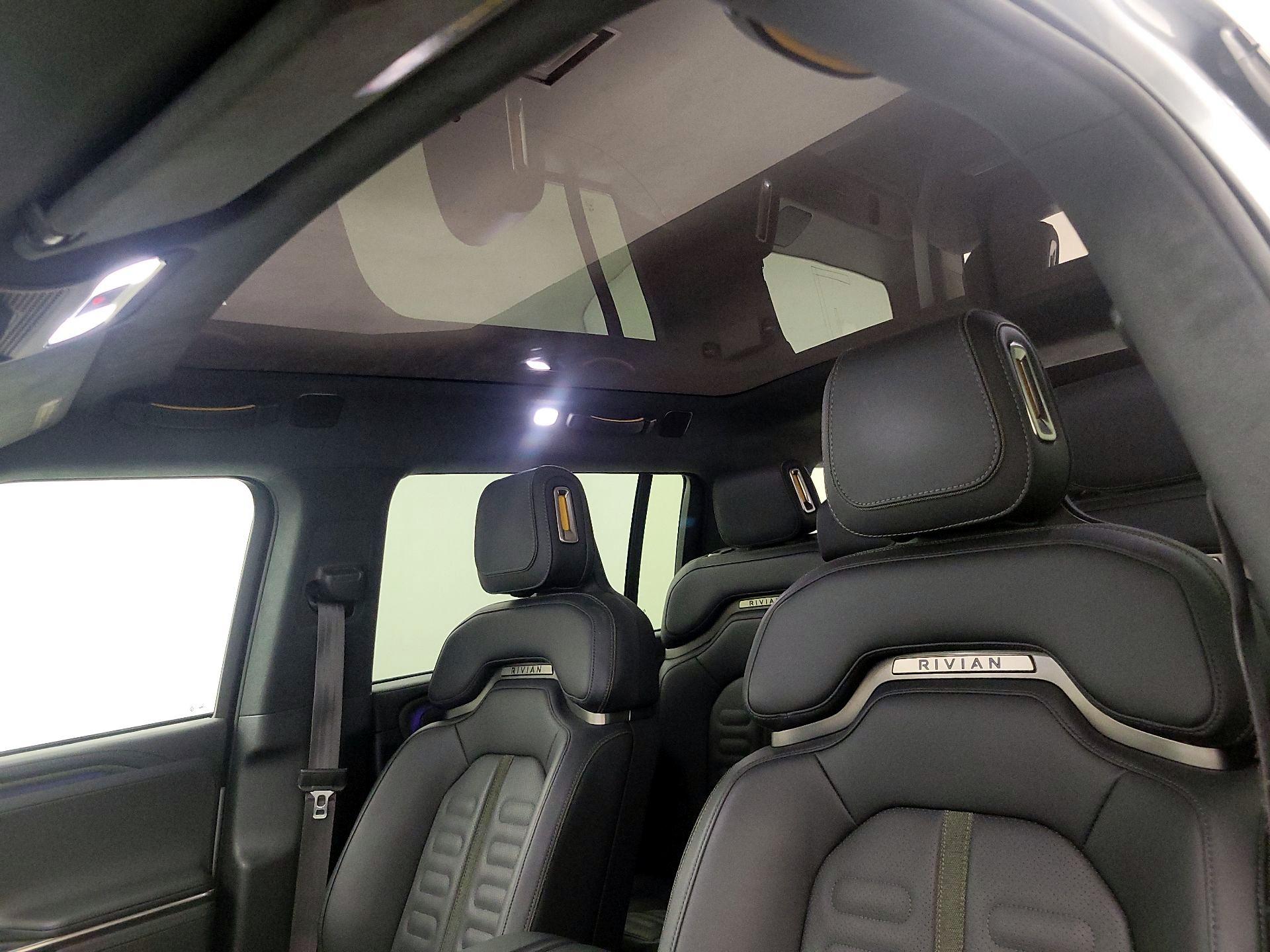 Thumbnail: 2023 Rivian R1S - 18