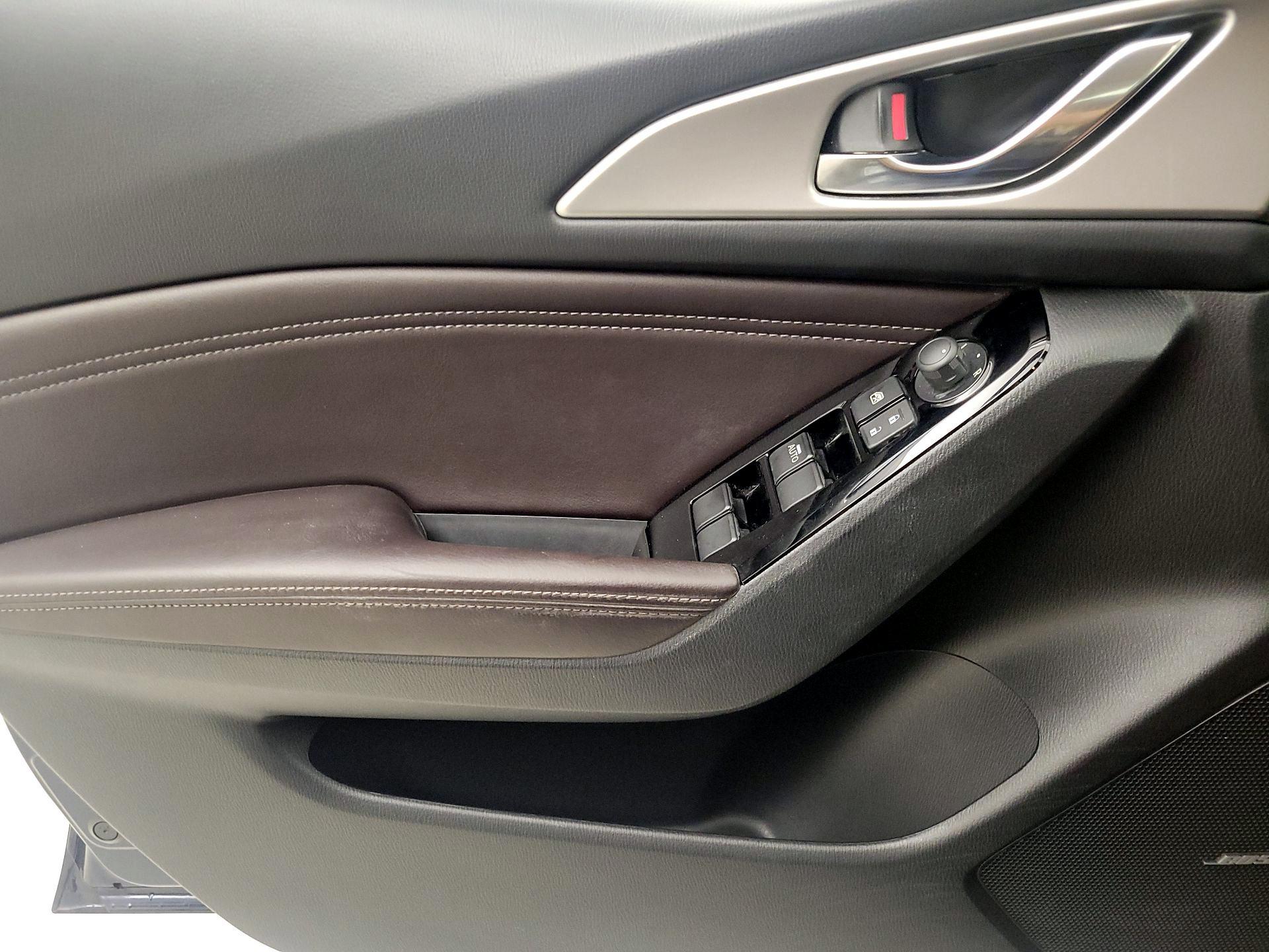 Thumbnail: 2018 Mazda Mazda3 - 12