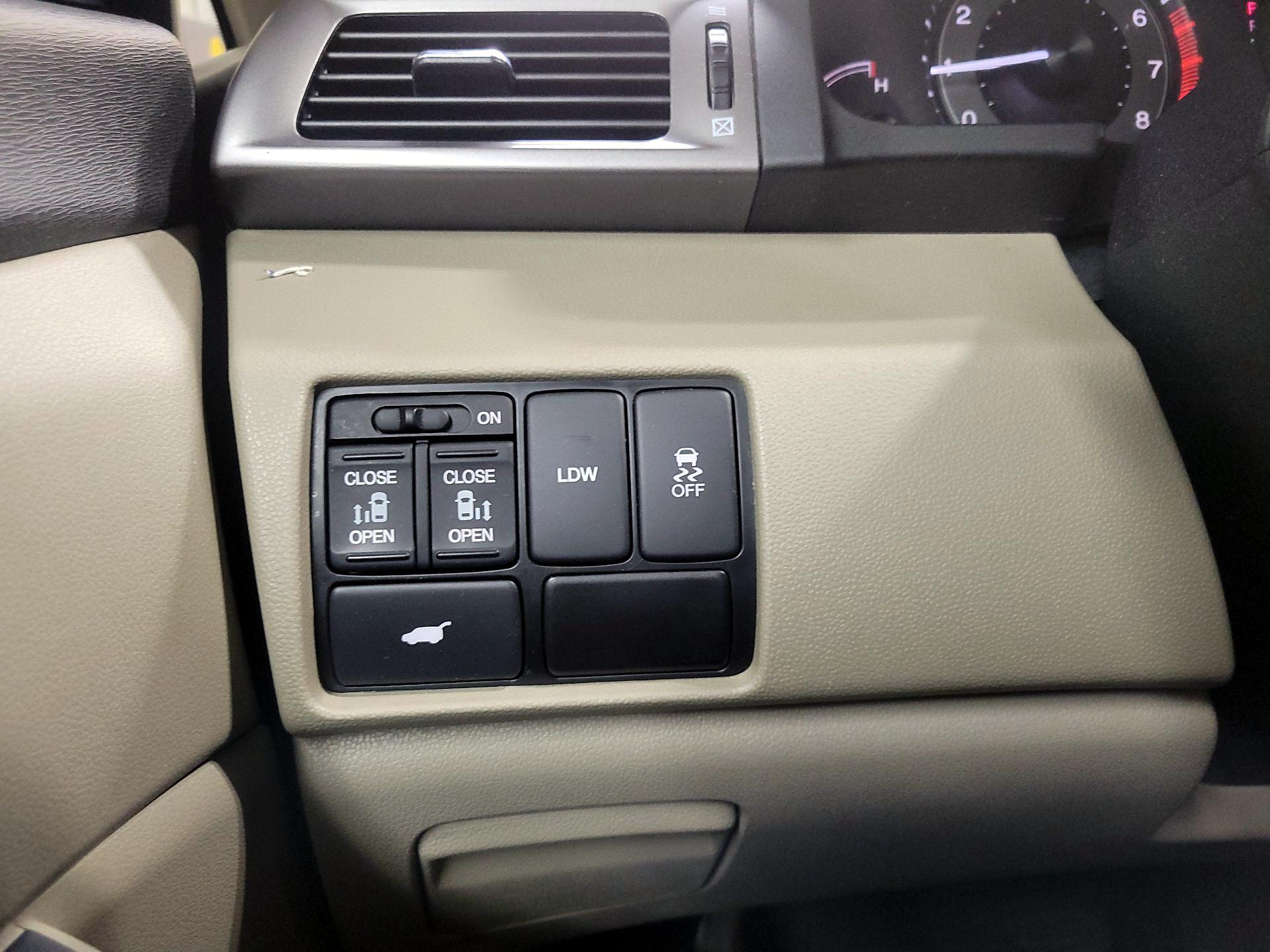 Thumbnail: 2015 Honda Odyssey - 13