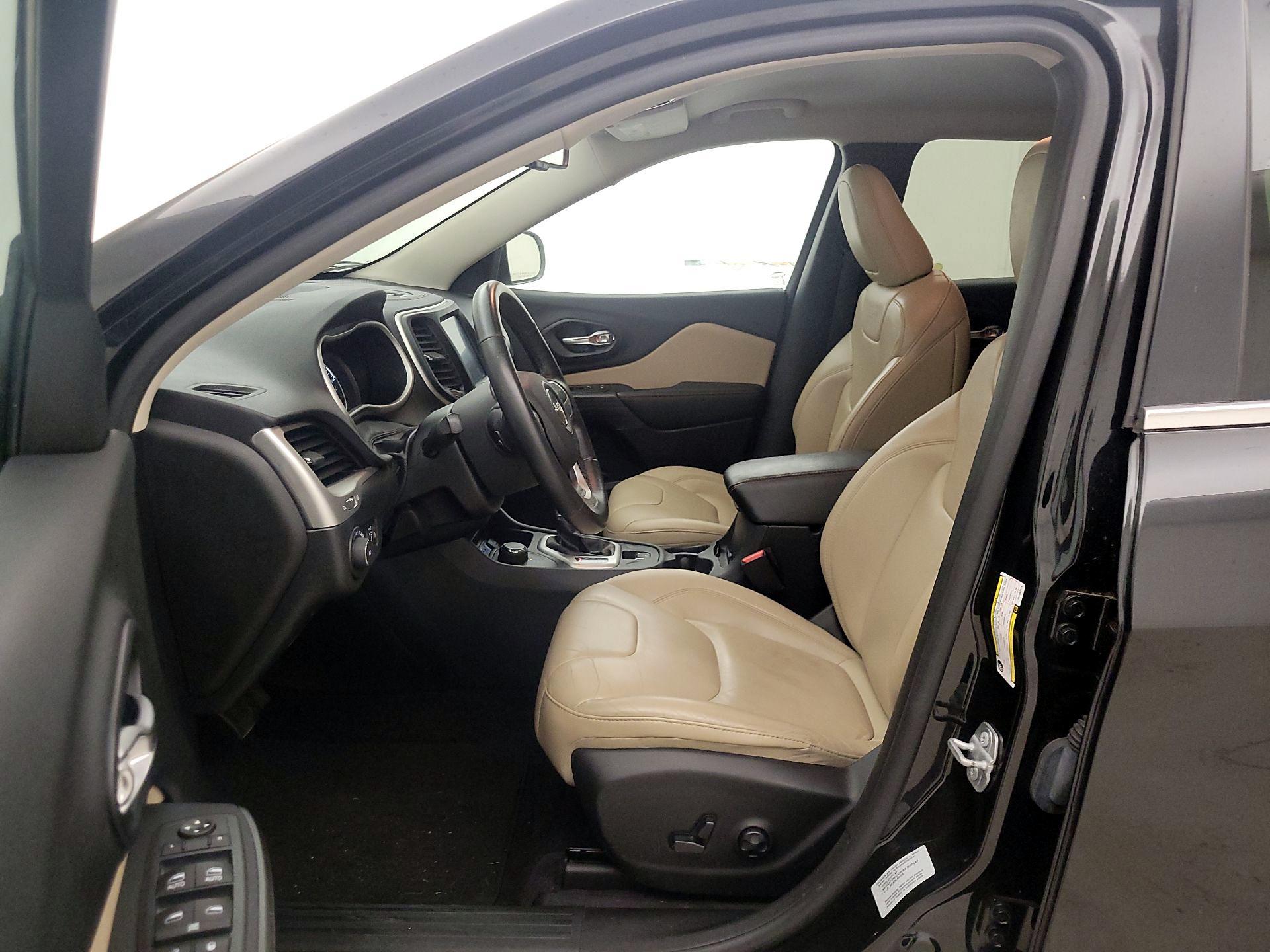 Thumbnail: 2016 Jeep Cherokee - 11