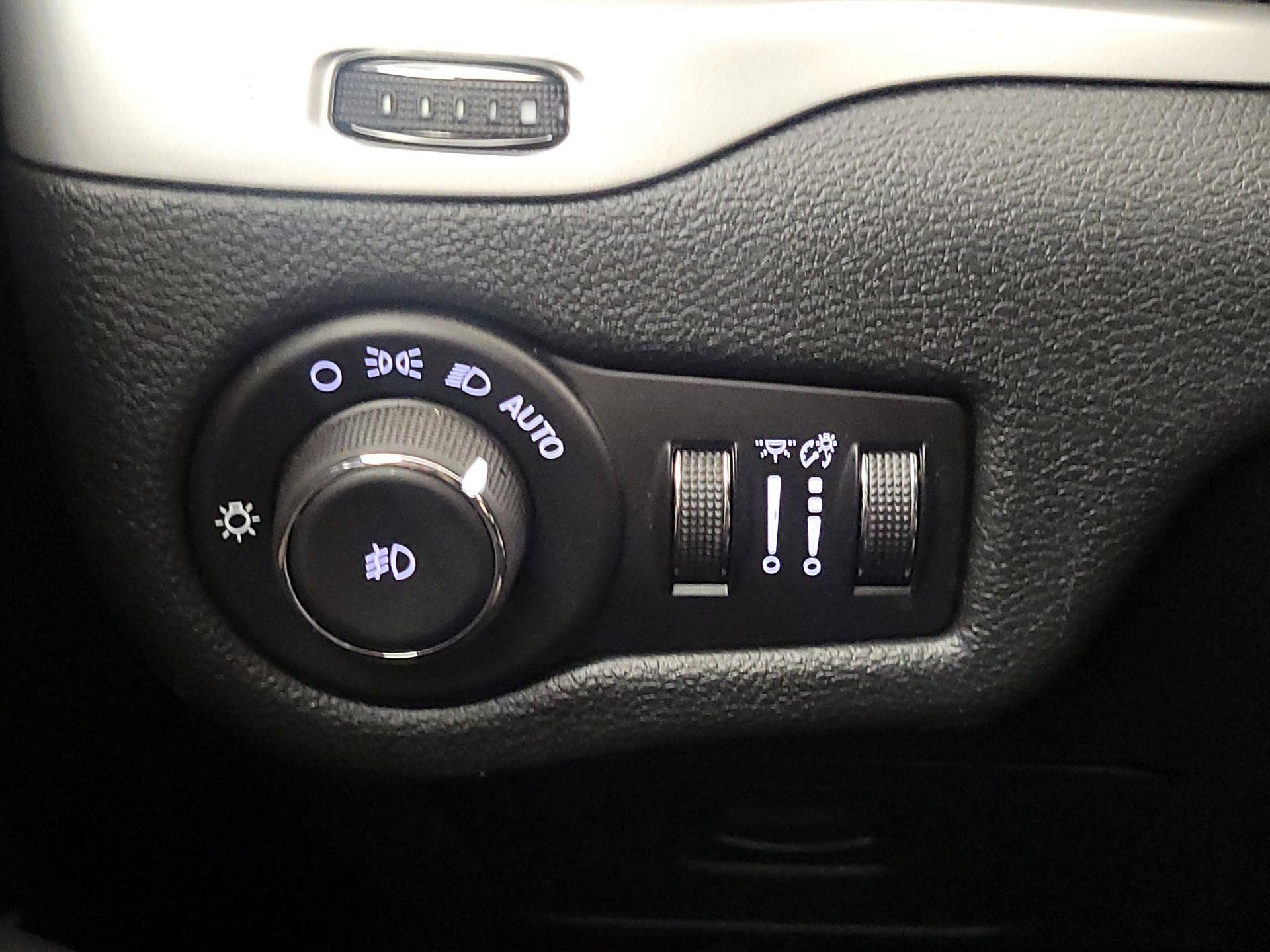 Thumbnail: 2016 Jeep Cherokee - 13