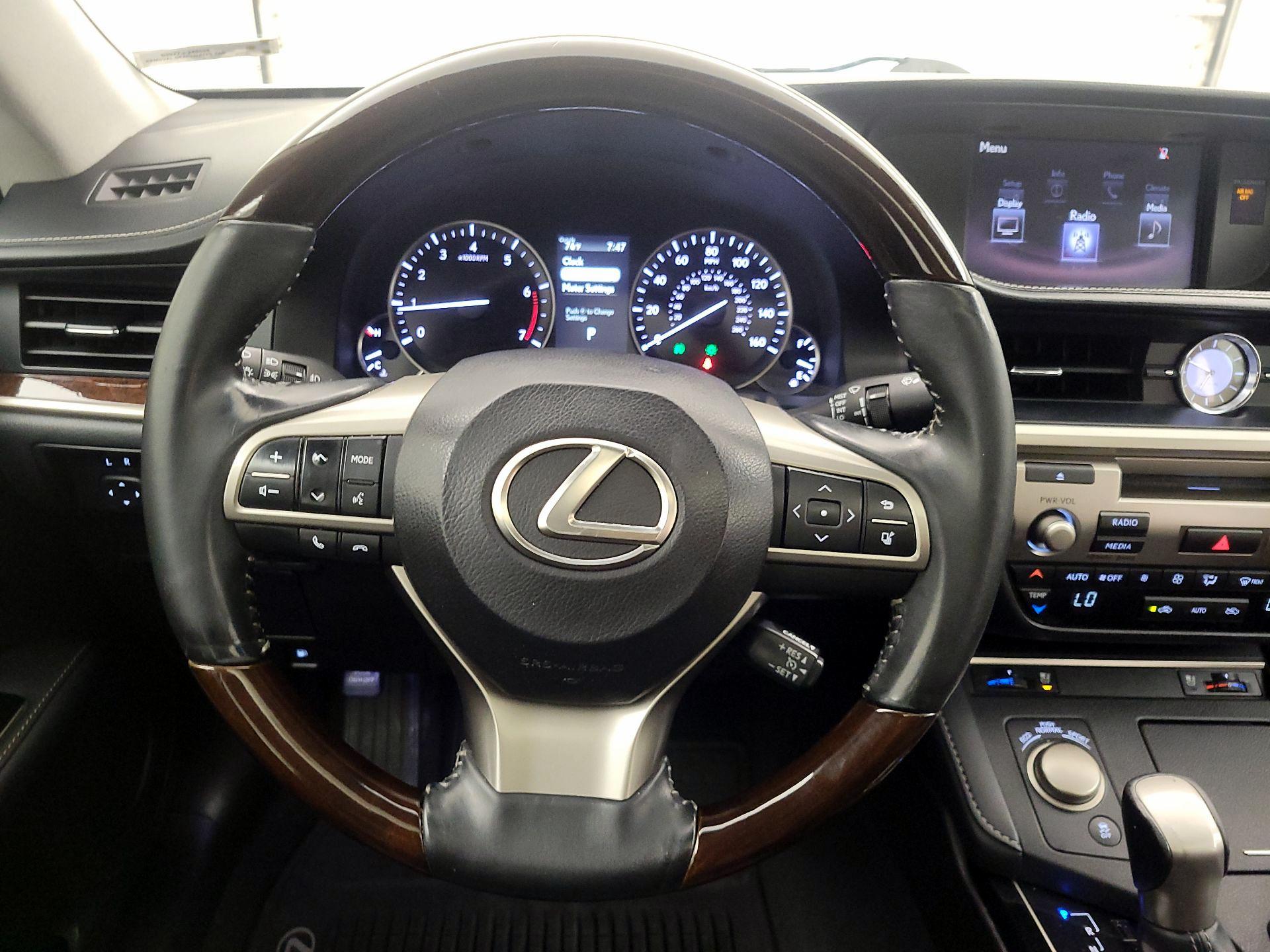 Thumbnail: 2016 Lexus ES - 10