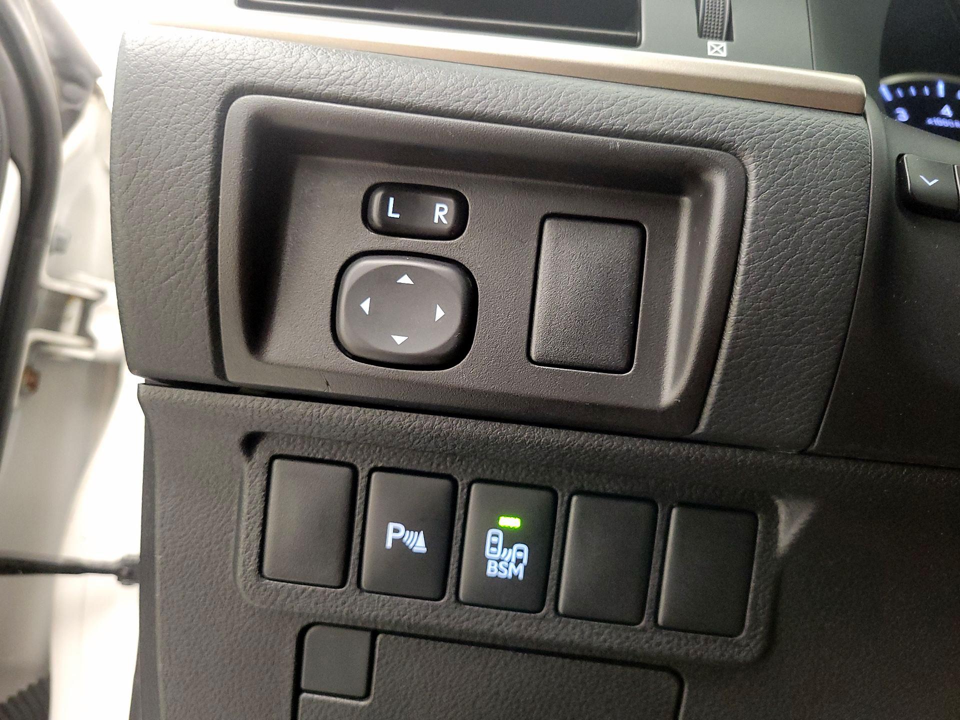 Thumbnail: 2016 Lexus ES - 13