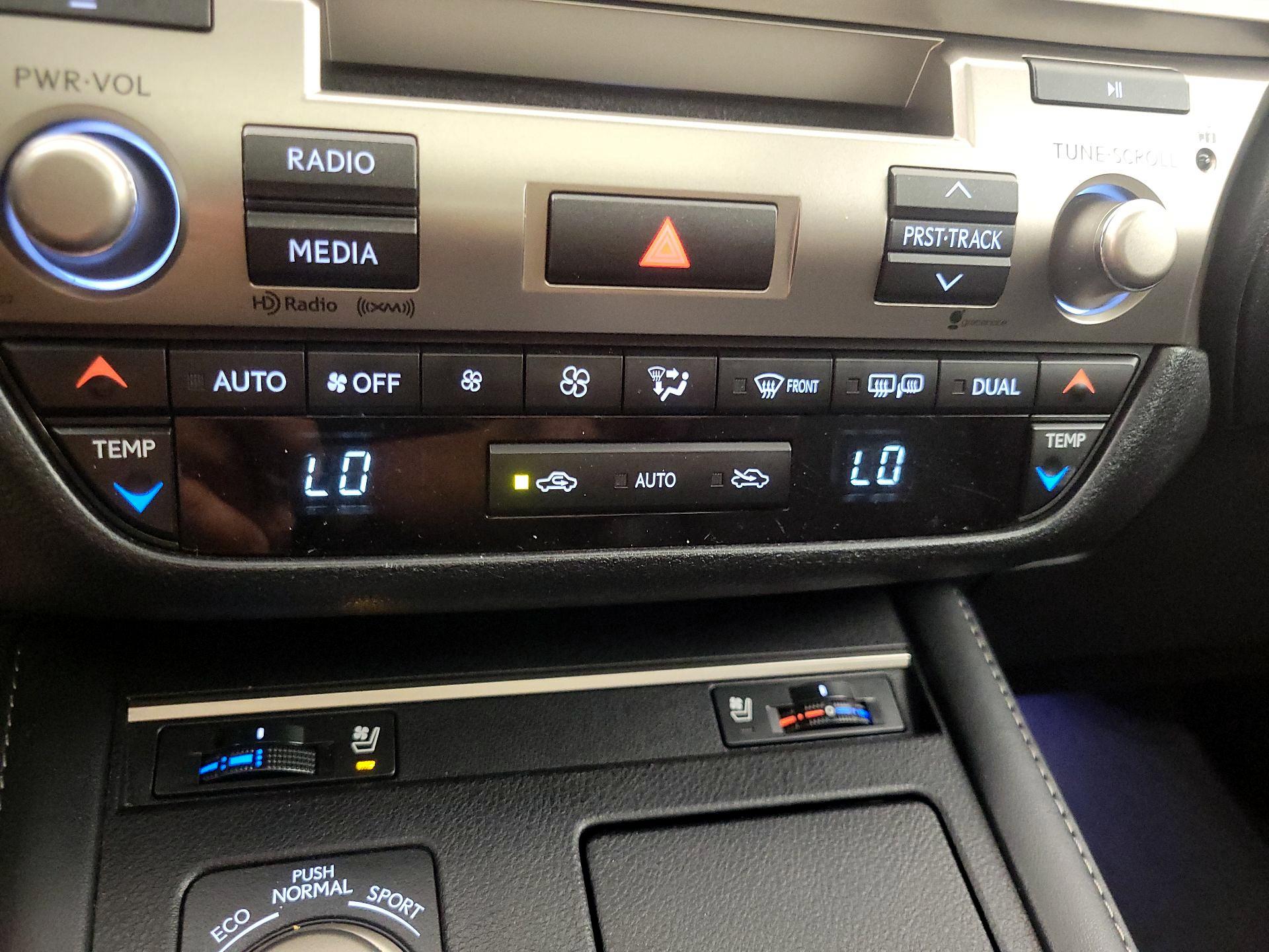 Thumbnail: 2016 Lexus ES - 16