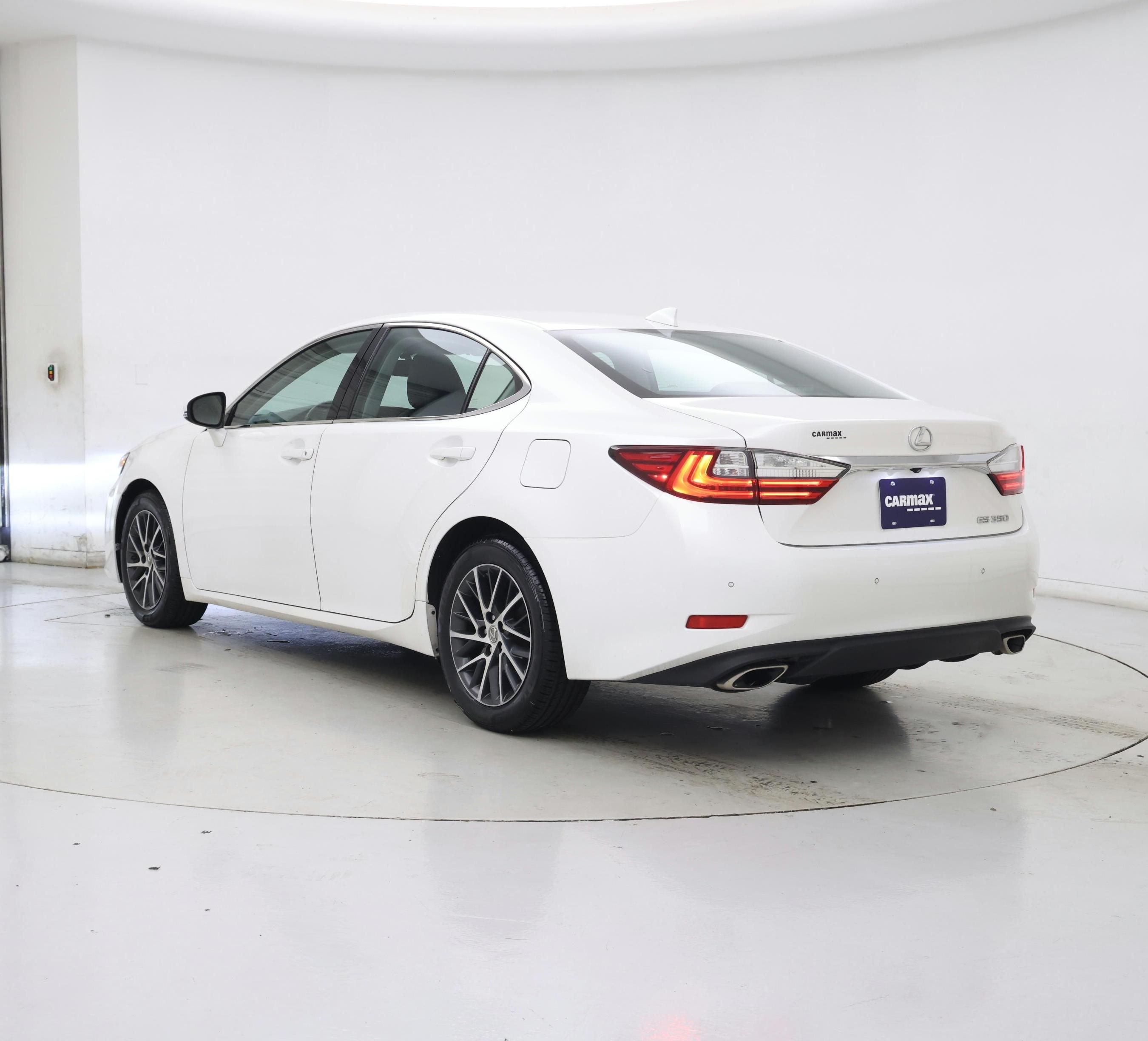 Thumbnail: 2016 Lexus ES - 2