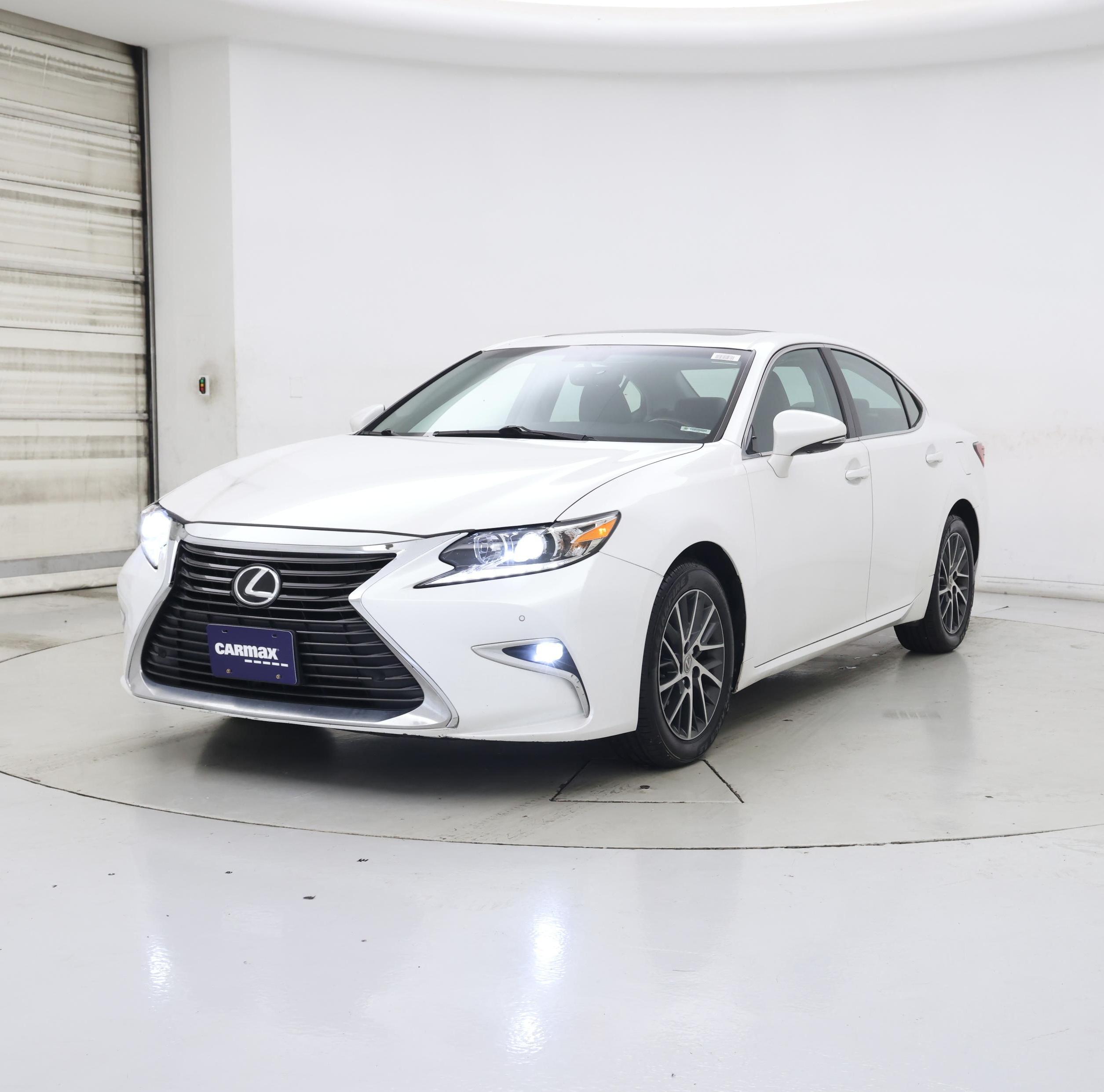 Thumbnail: 2016 Lexus ES - 4