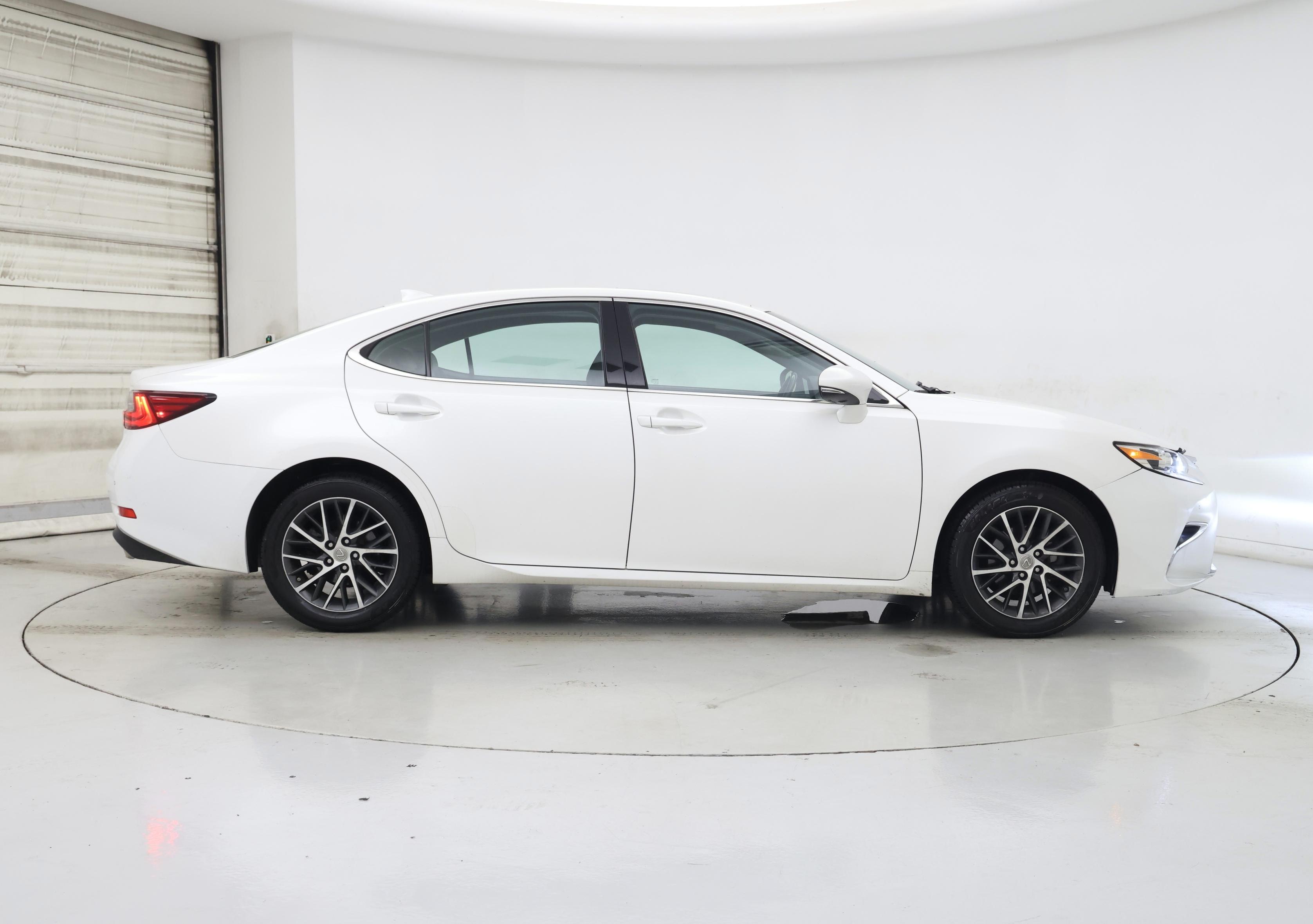 Thumbnail: 2016 Lexus ES - 7