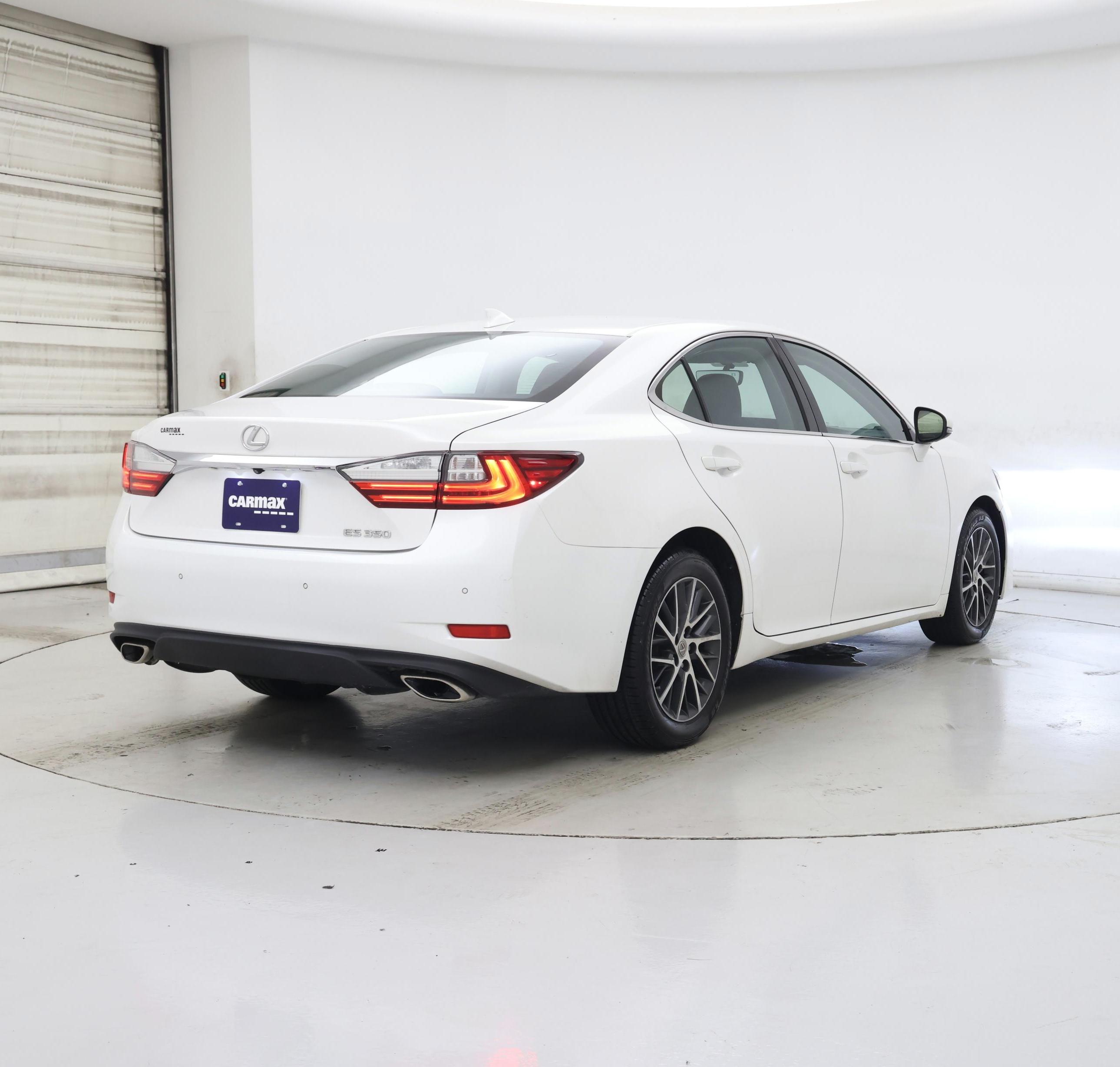 Thumbnail: 2016 Lexus ES - 8