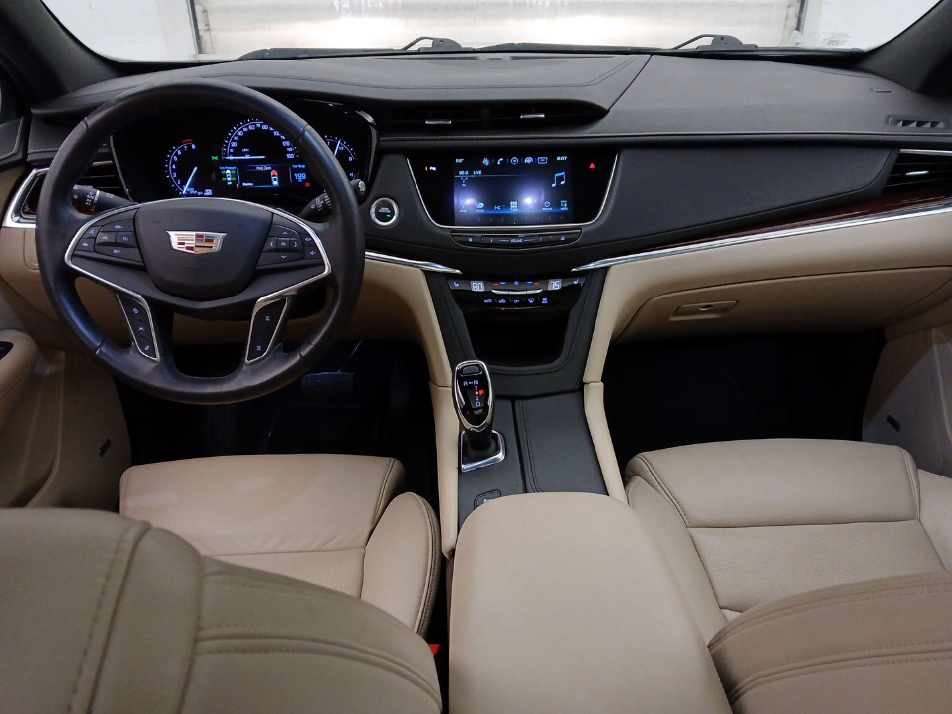 Thumbnail: 2017 Cadillac XT5 - 9