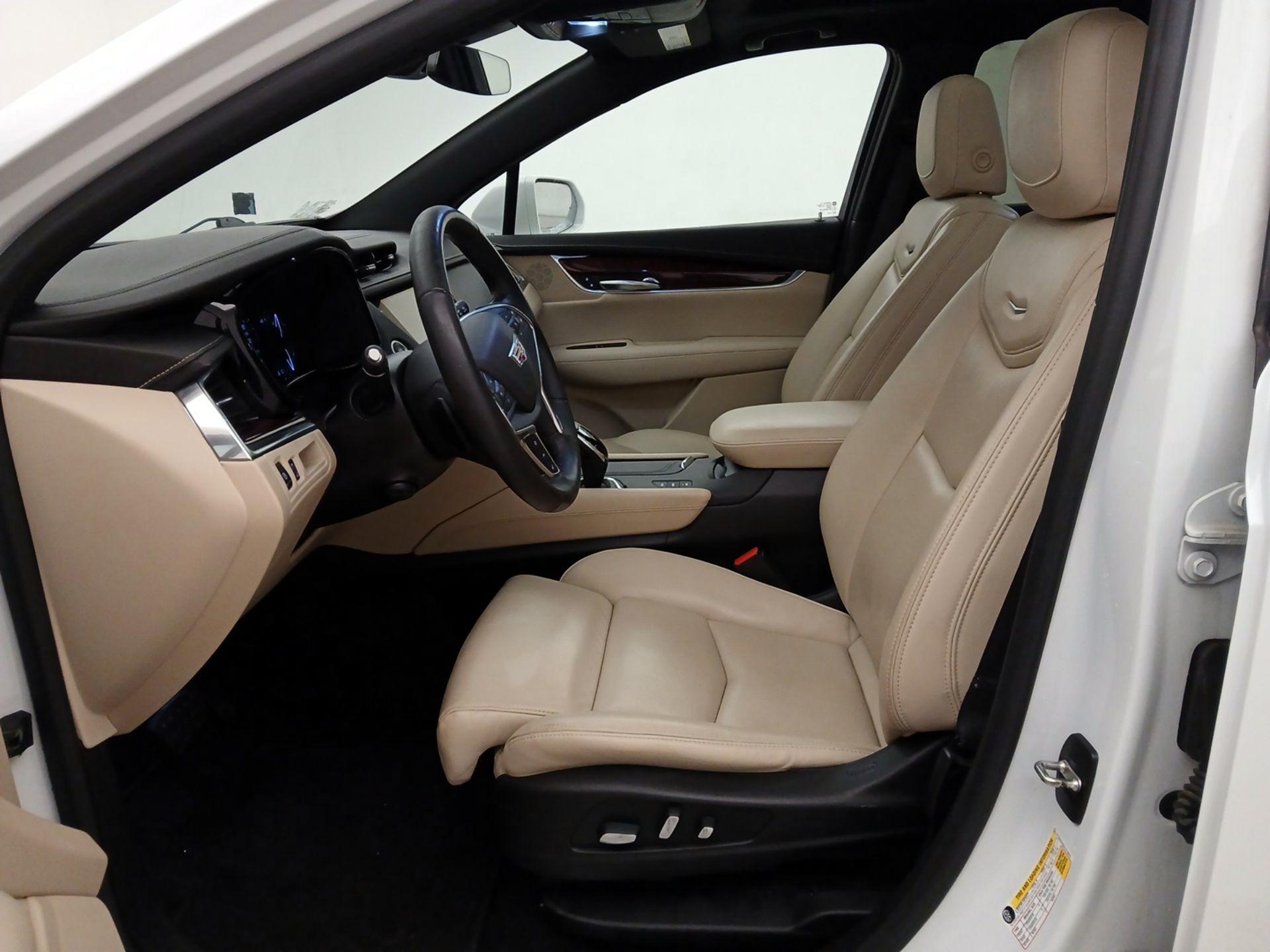 Thumbnail: 2017 Cadillac XT5 - 11