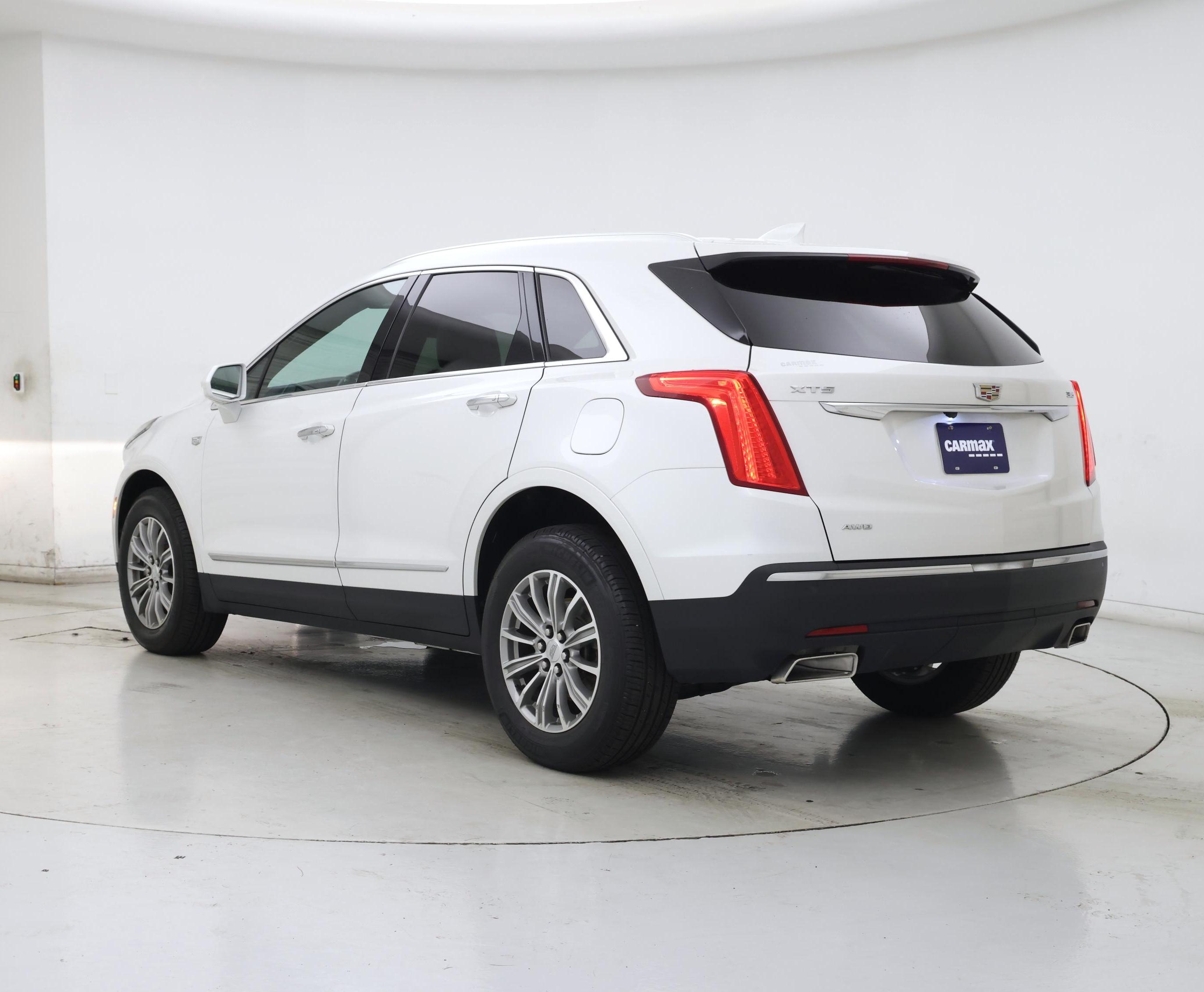 Thumbnail: 2017 Cadillac XT5 - 2