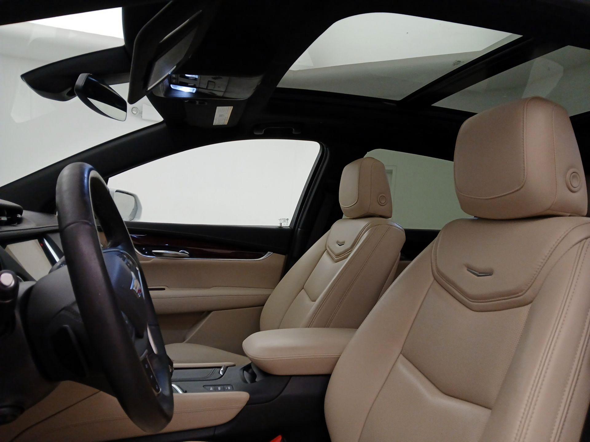 Thumbnail: 2017 Cadillac XT5 - 19
