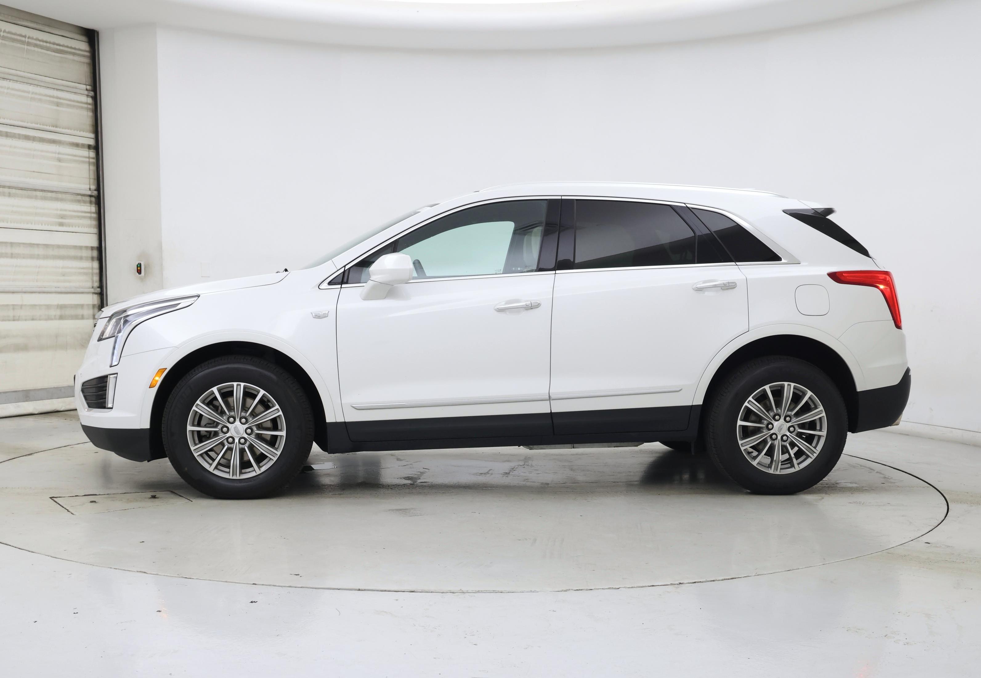 Thumbnail: 2017 Cadillac XT5 - 3