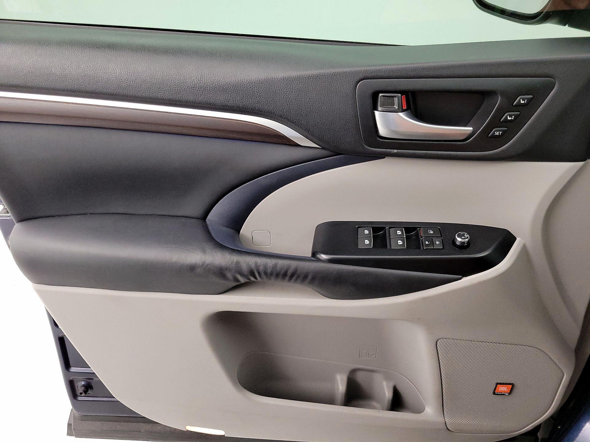 Thumbnail: 2014 Toyota Highlander - 12