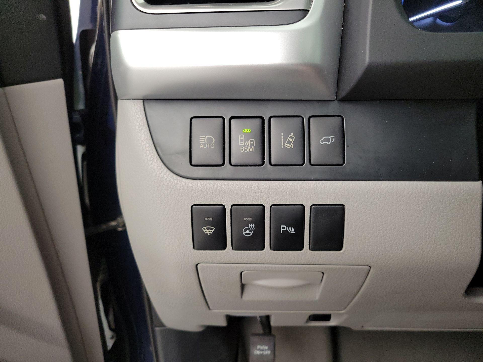 Thumbnail: 2014 Toyota Highlander - 13