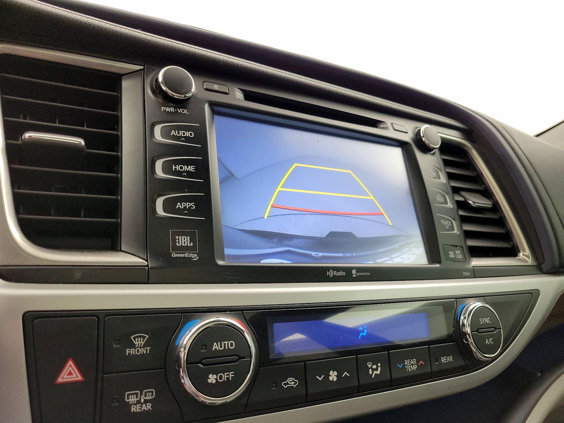 Thumbnail: 2014 Toyota Highlander - 15