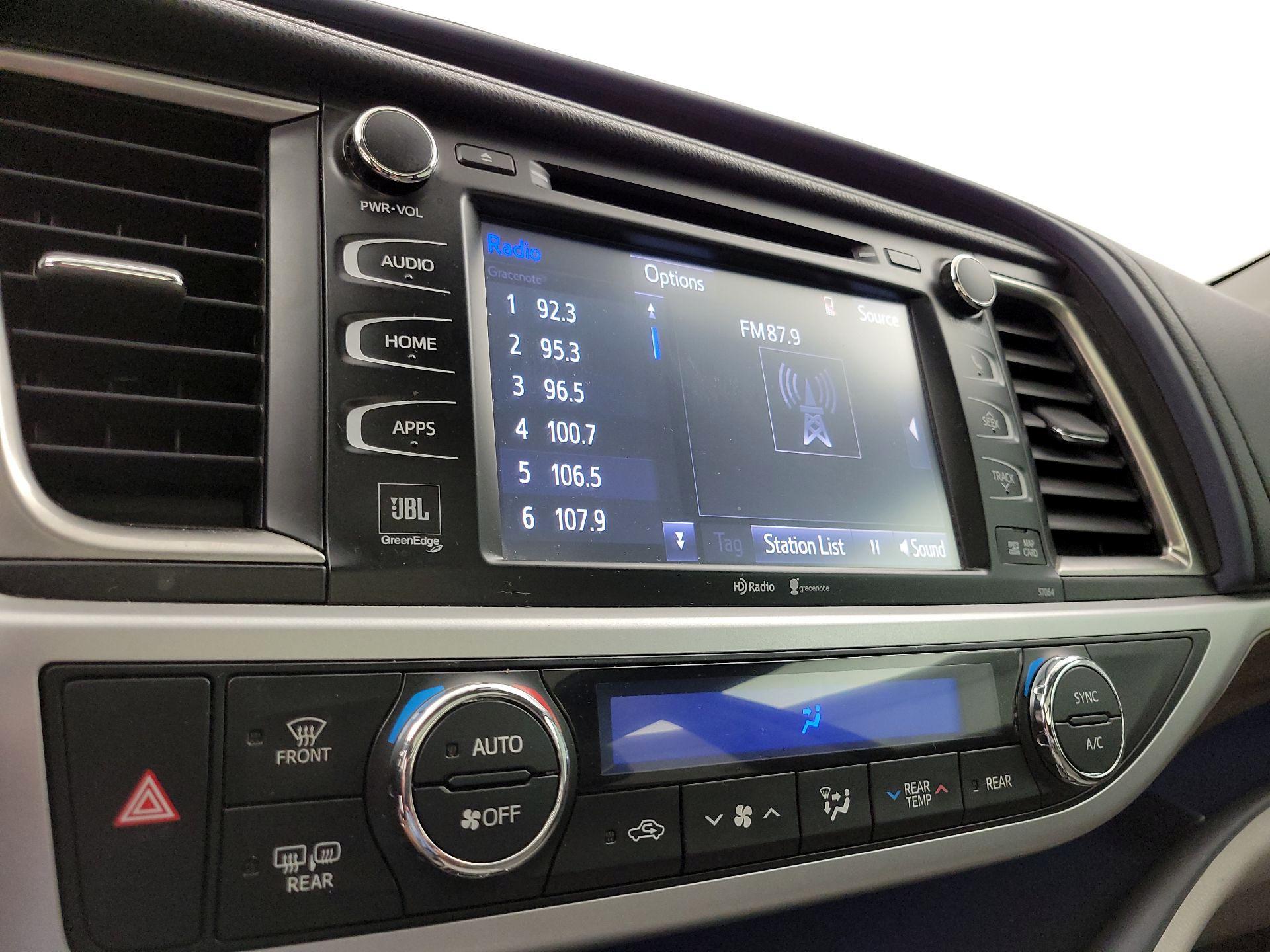 Thumbnail: 2014 Toyota Highlander - 16