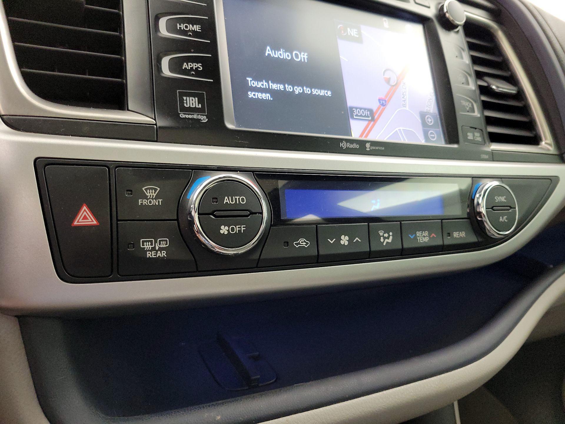 Thumbnail: 2014 Toyota Highlander - 17