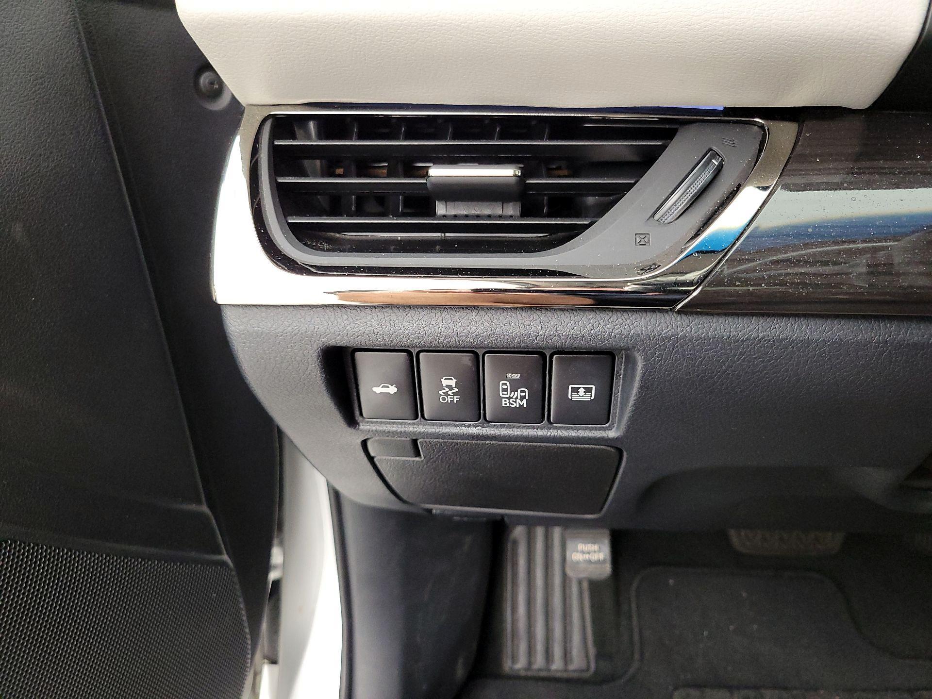 Thumbnail: 2014 Toyota Avalon - 13