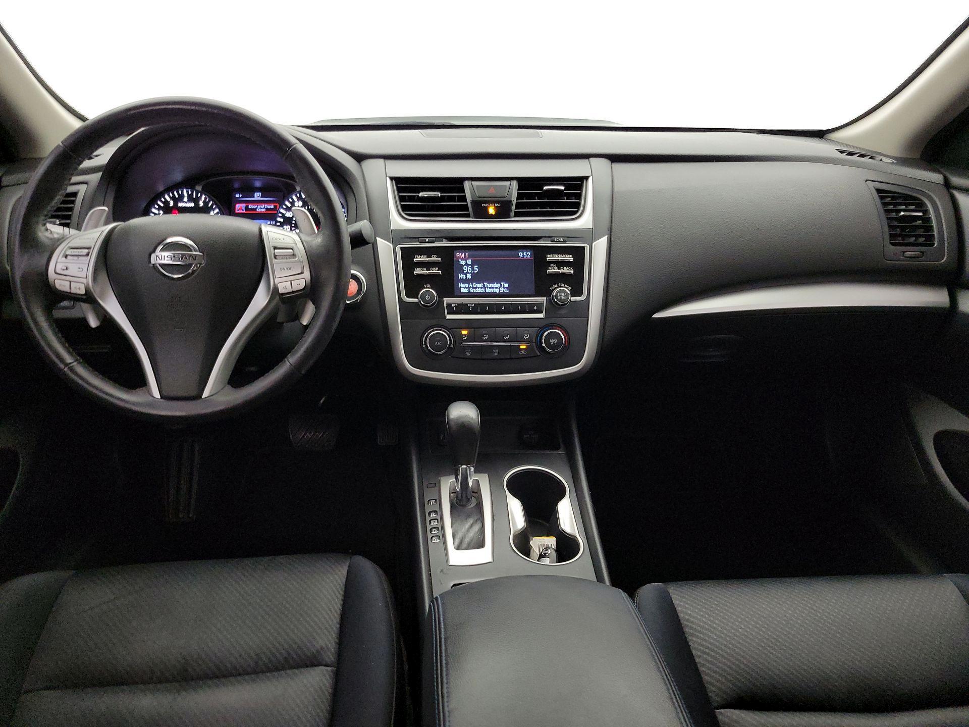 Thumbnail: 2017 Nissan Altima - 9