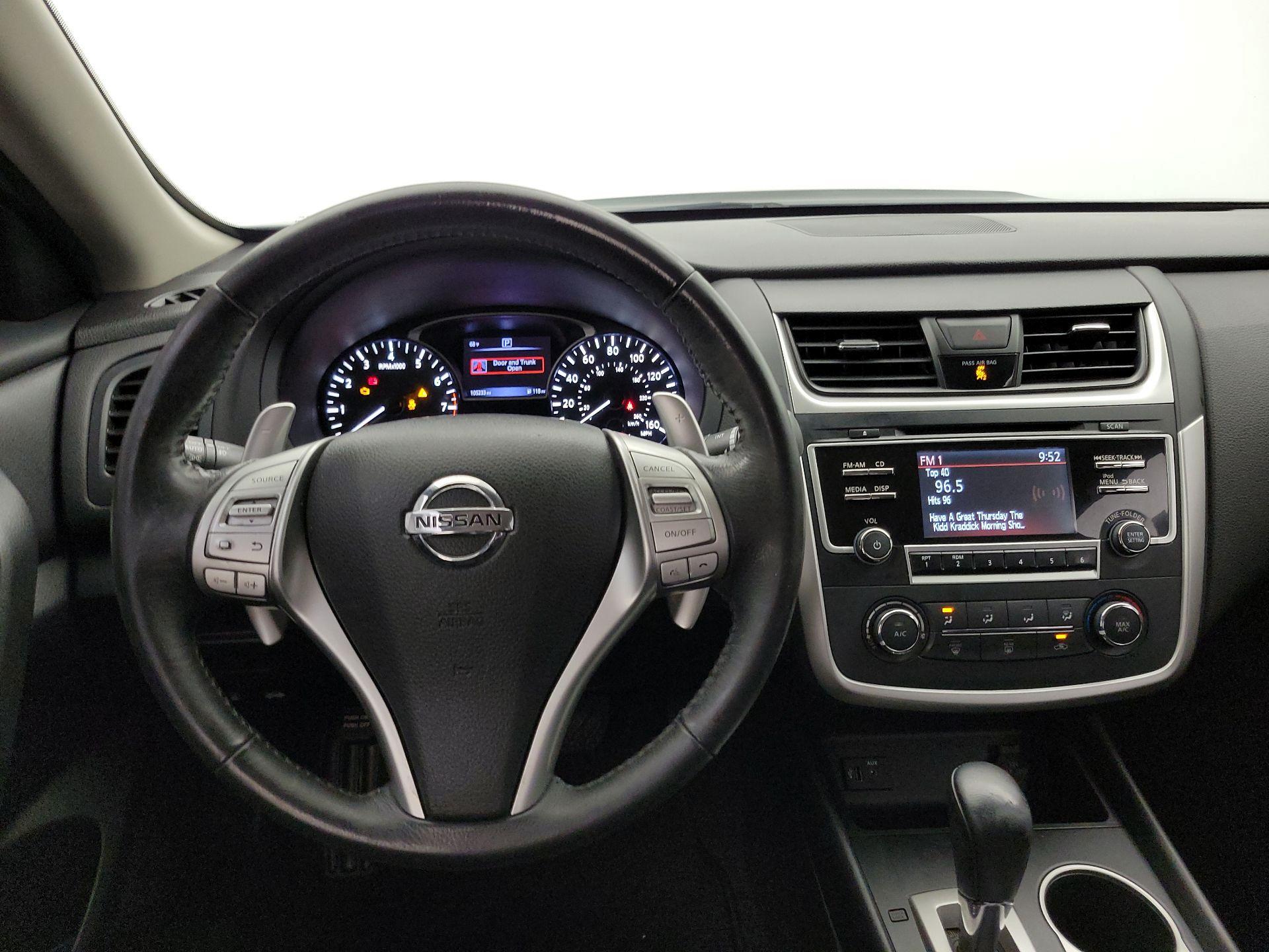 Thumbnail: 2017 Nissan Altima - 10