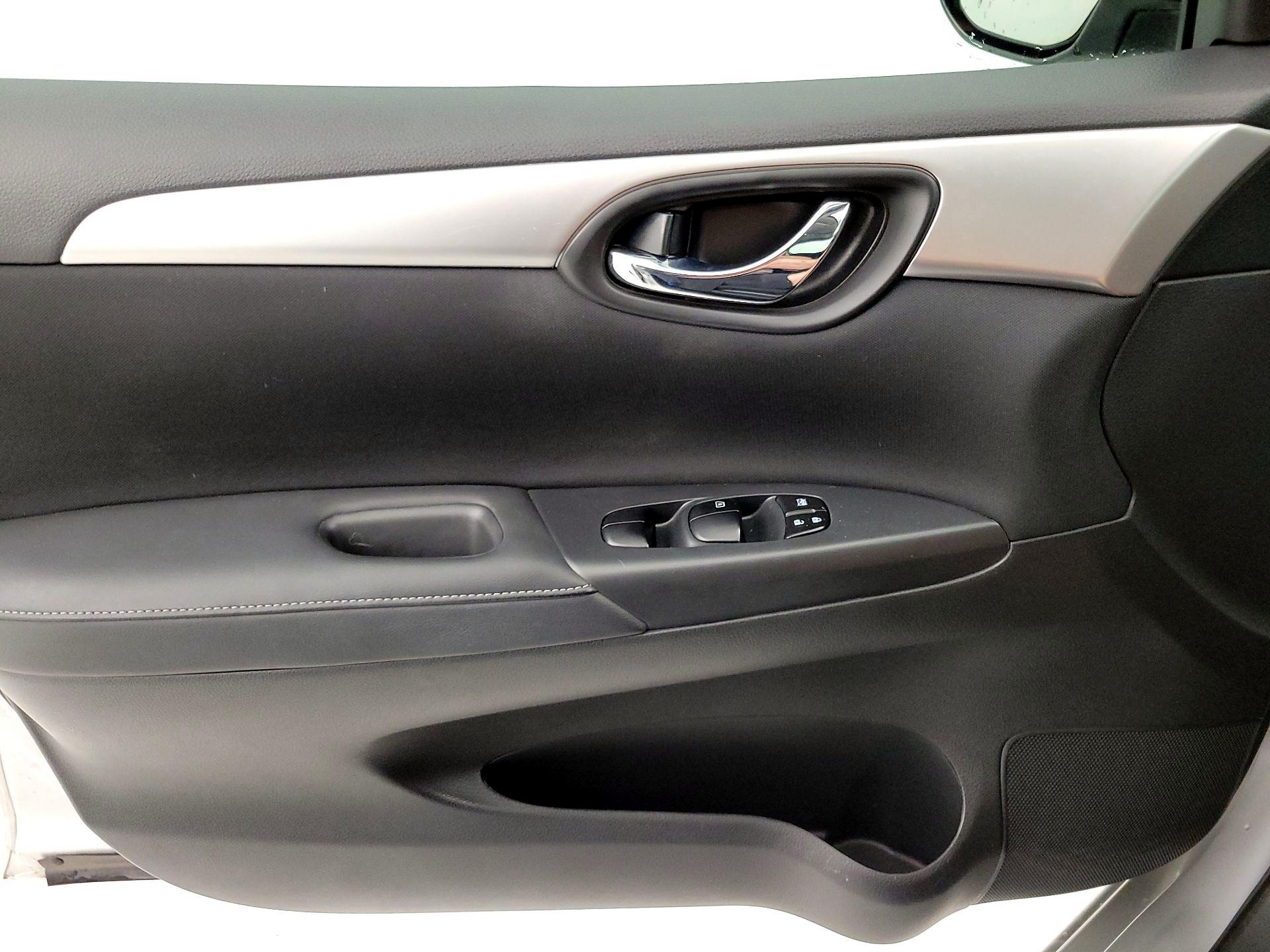 Thumbnail: 2017 Nissan Sentra - 12
