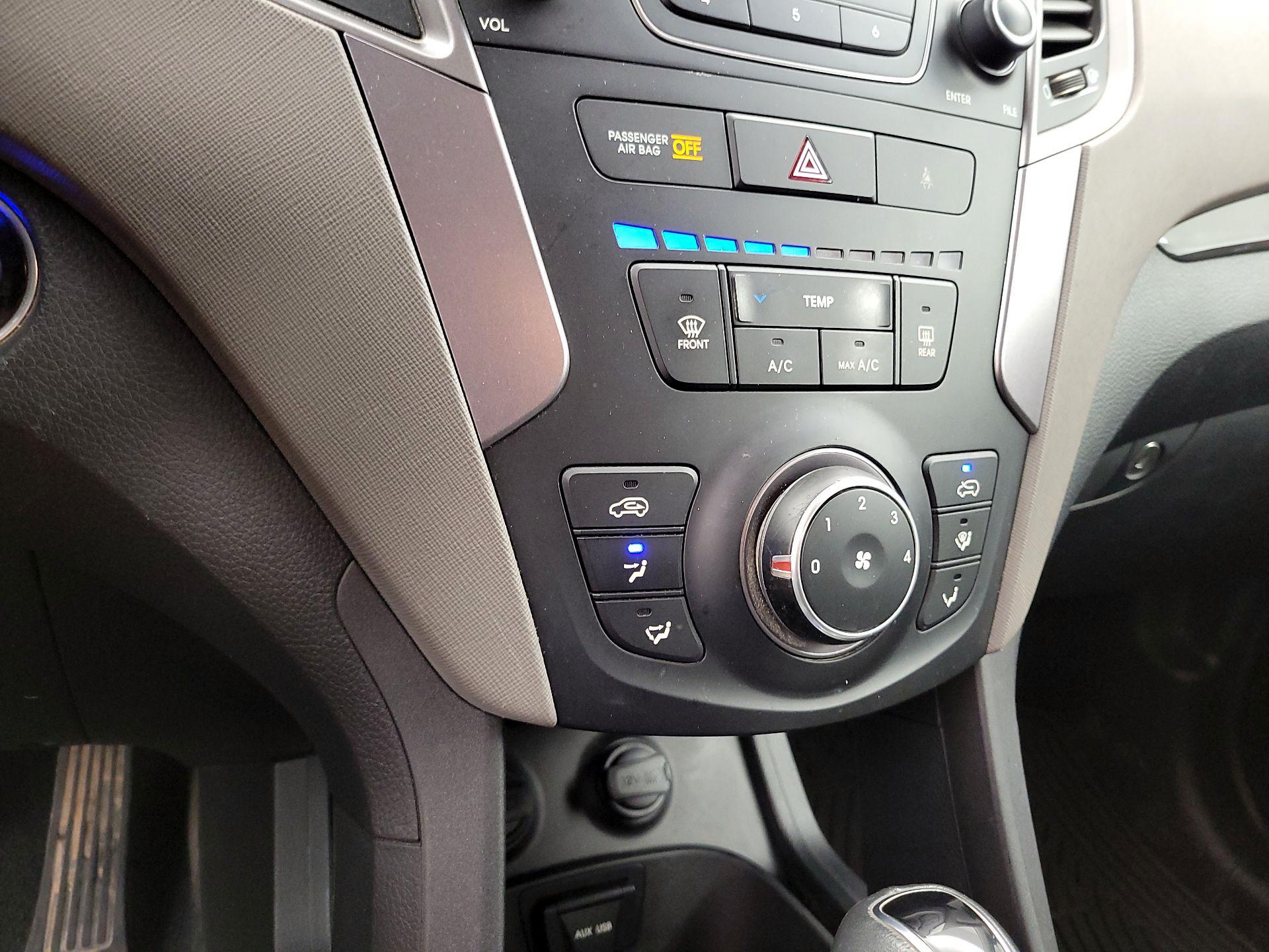 Thumbnail: 2013 Hyundai Santa Fe - 15