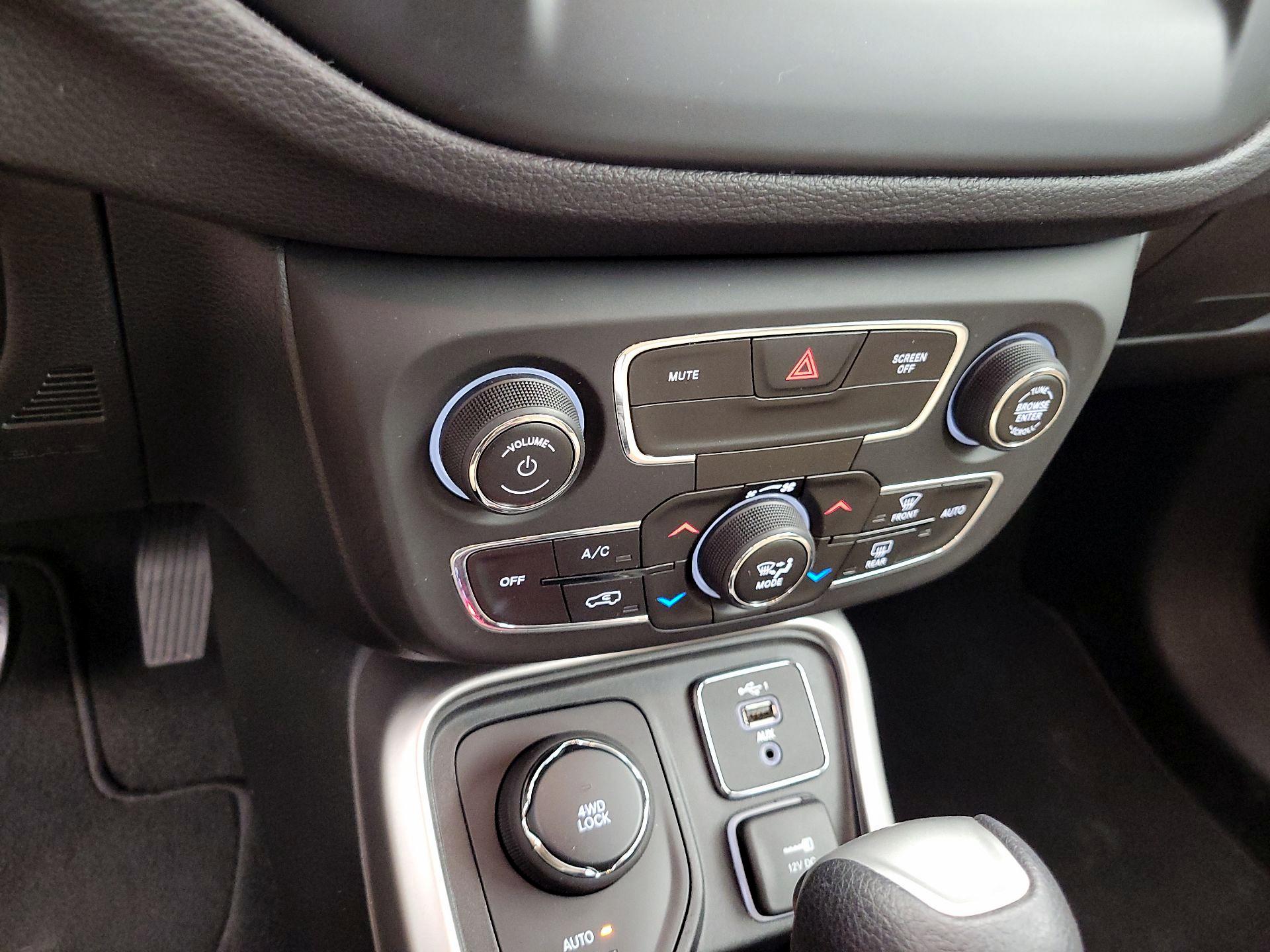 Thumbnail: 2020 Jeep Compass - 16