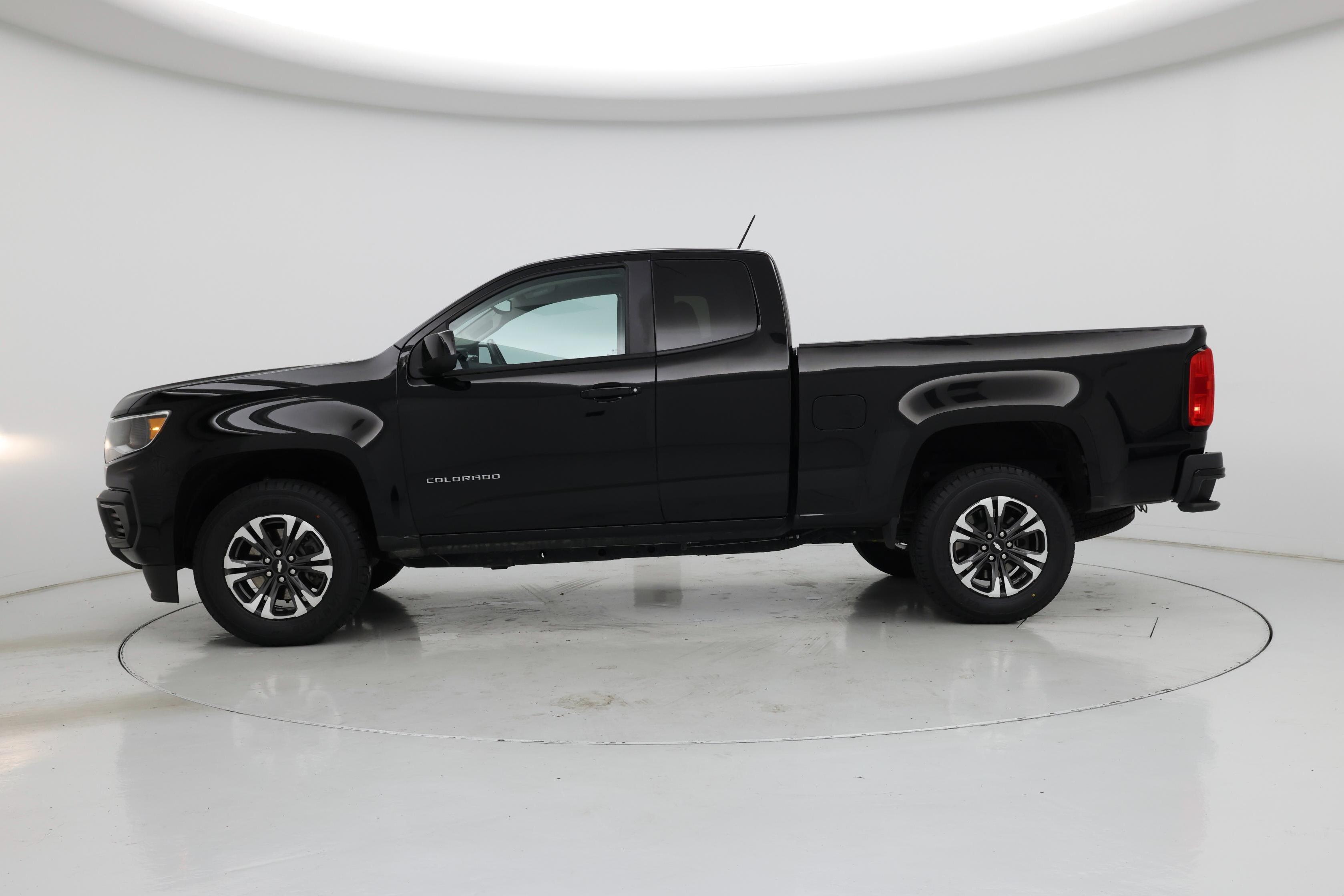 Thumbnail: 2022 Chevrolet Colorado - 3