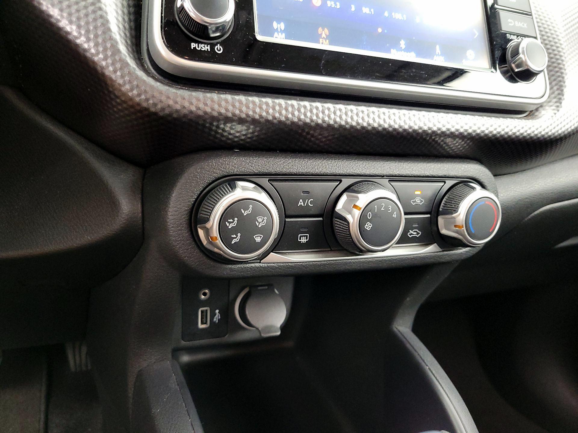Thumbnail: 2020 Nissan Kicks - 16