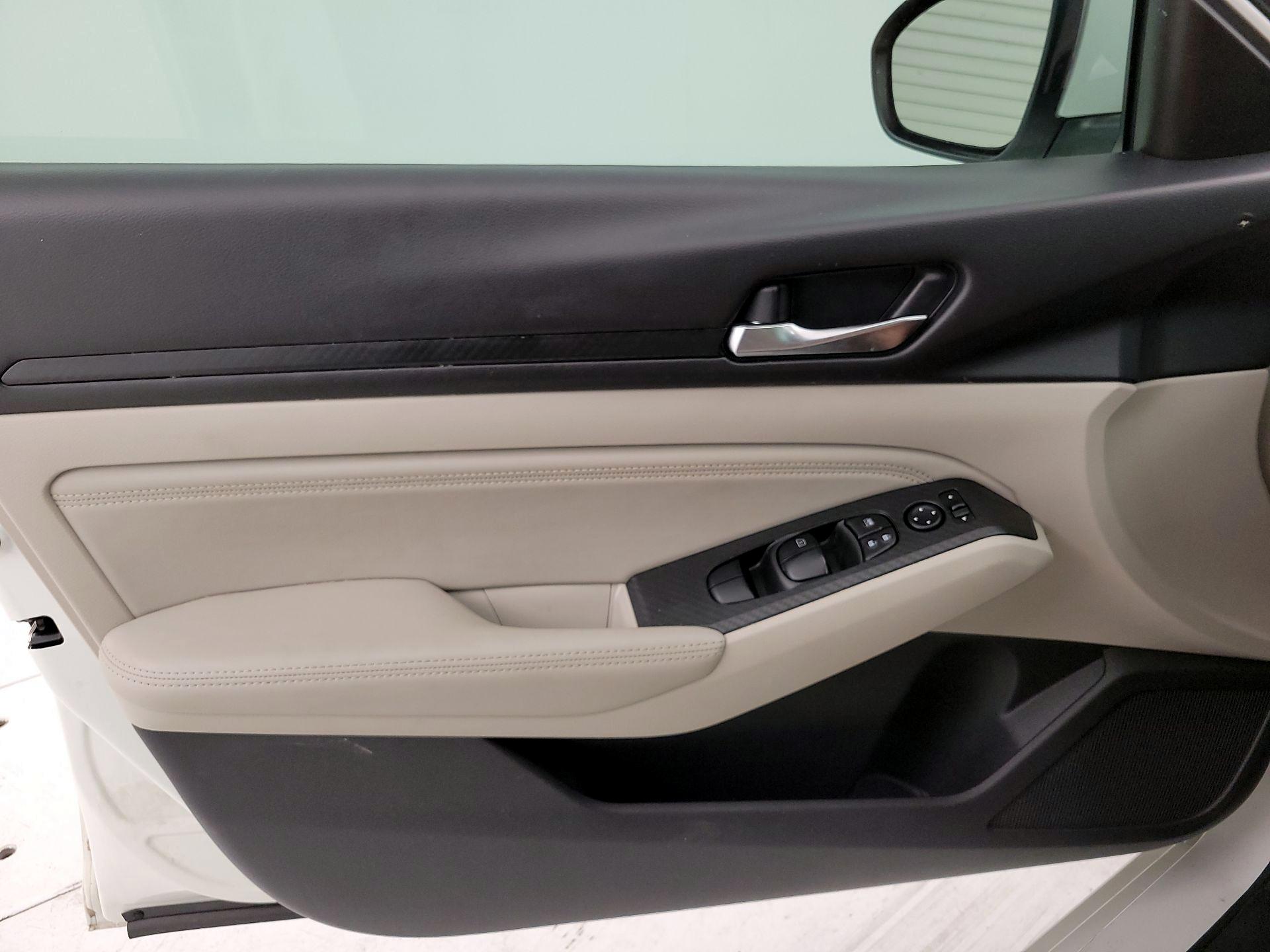 Thumbnail: 2019 Nissan Altima - 12
